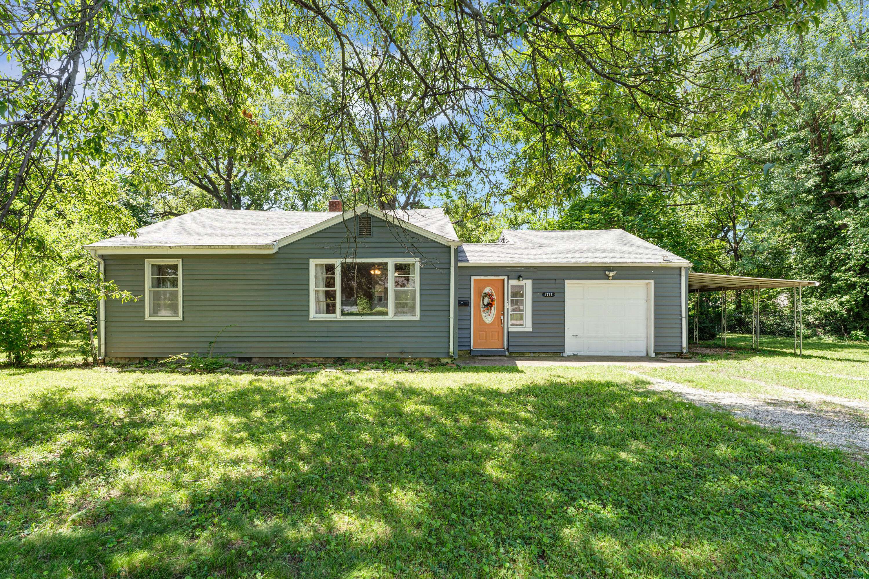 1714 W Scott ST, Springfield, MO 65802