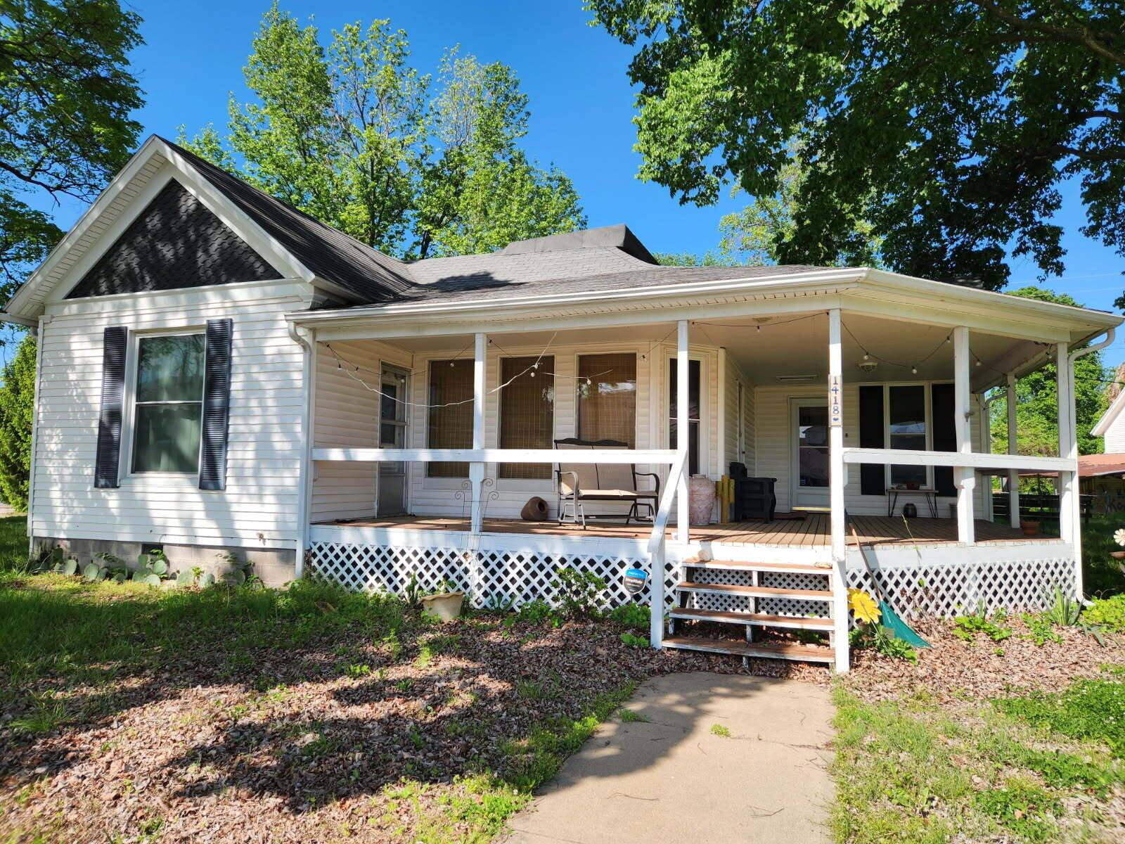 1418 Cherokee AVE, Seneca, MO 64865