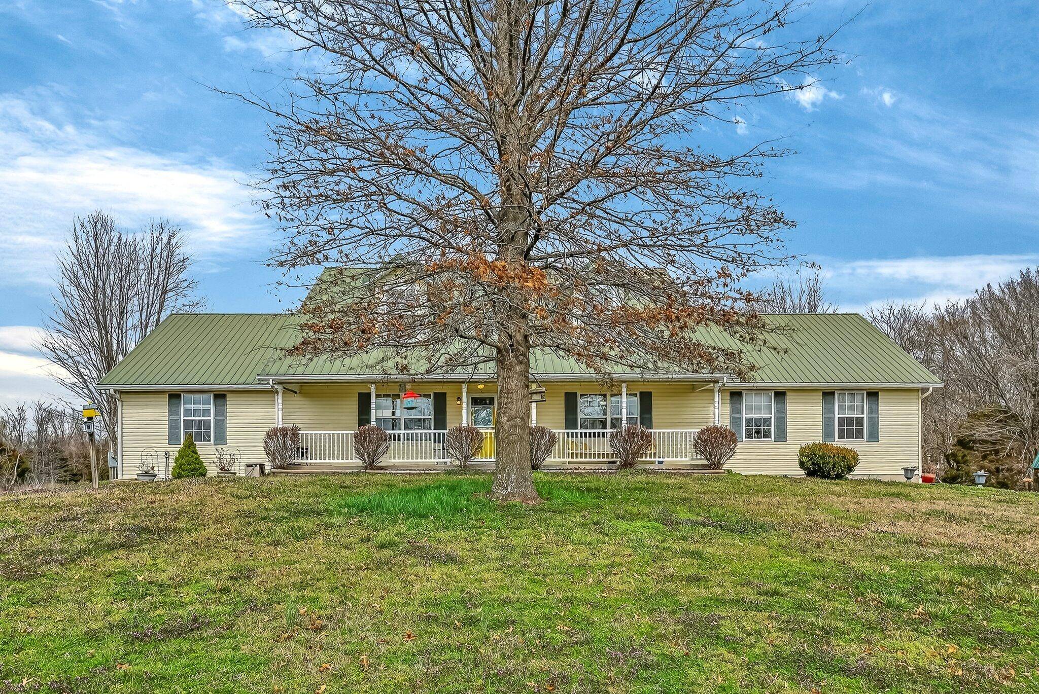 1519 E 515th RD, Brighton, MO 65617