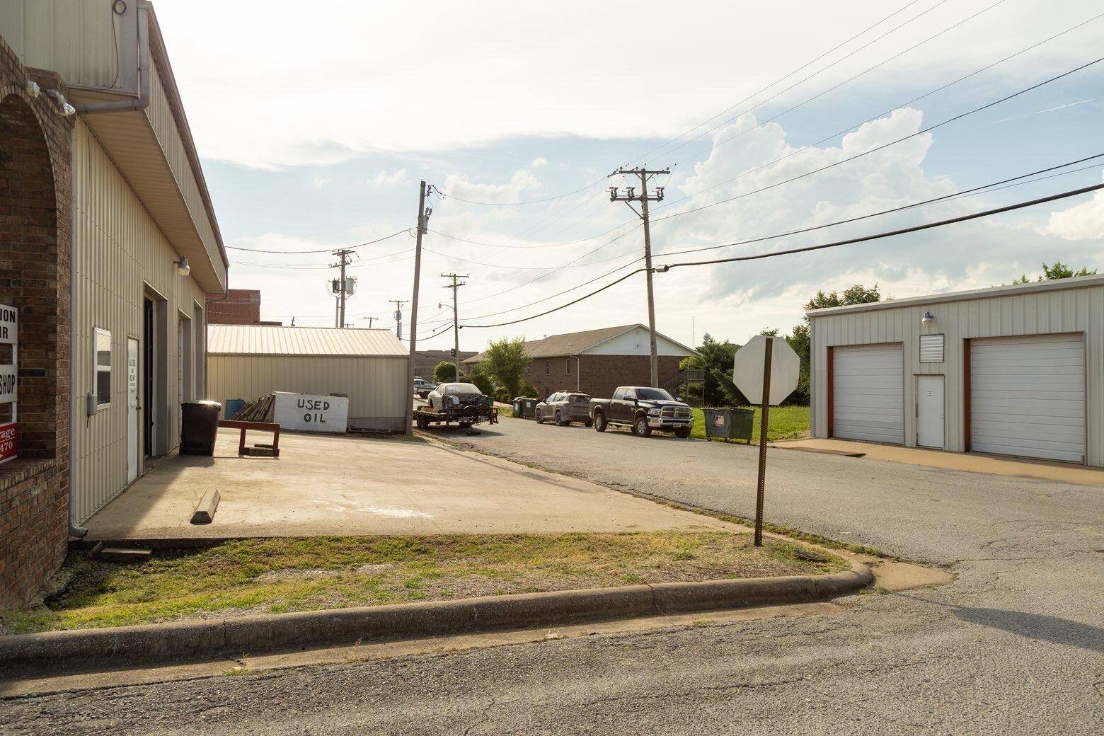 118 E Davis ST, Stockton, MO 65785