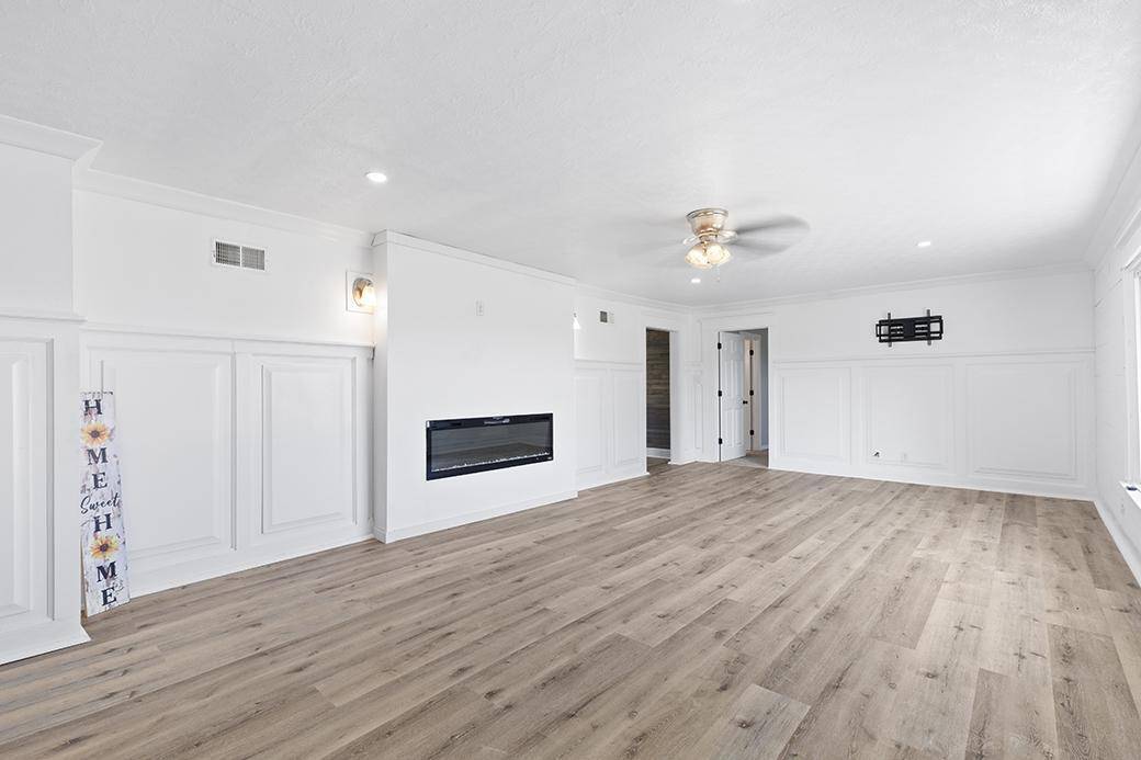 304 W 2nd ST, Miller, MO 65707