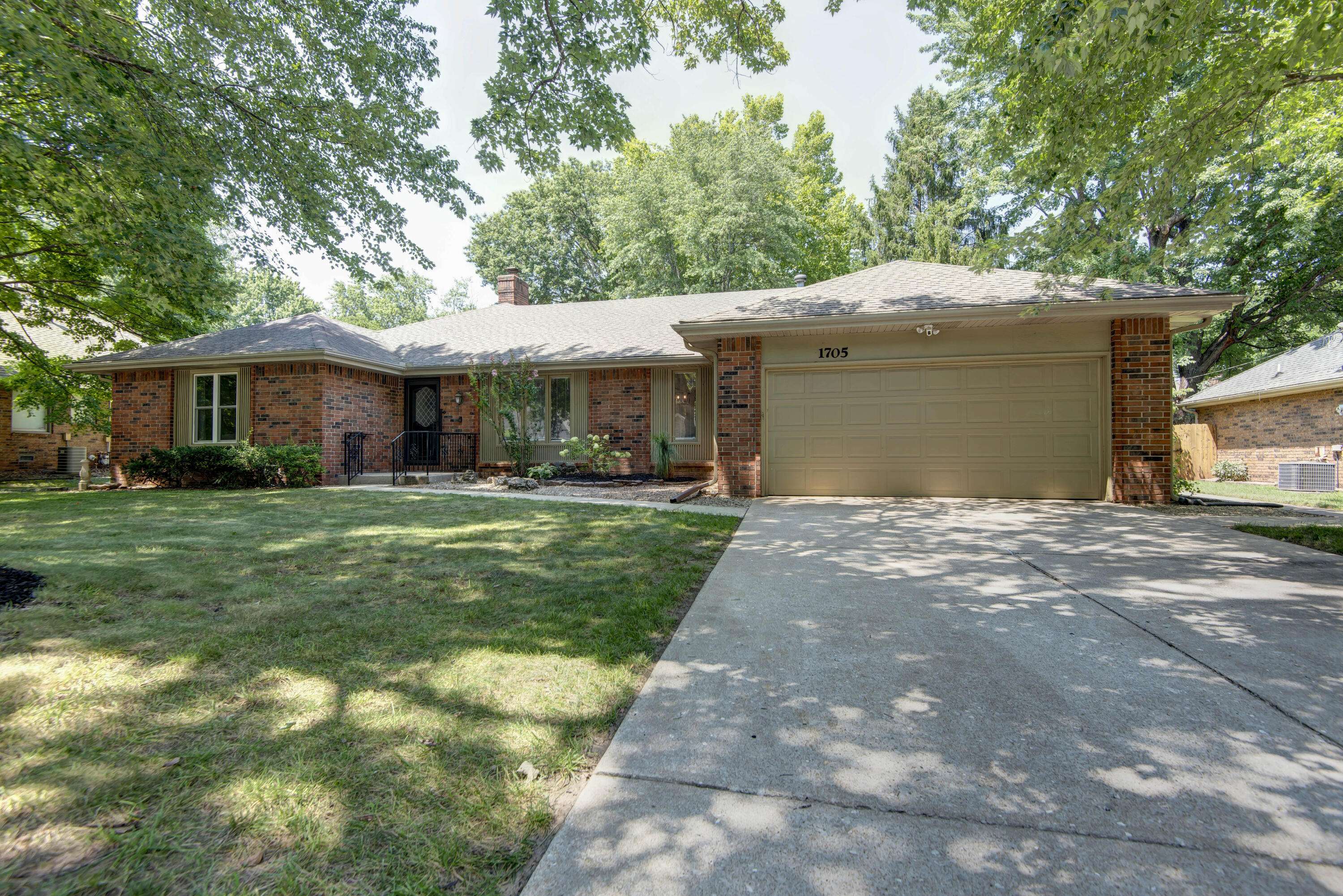 1705 E Vincent DR, Springfield, MO 65804