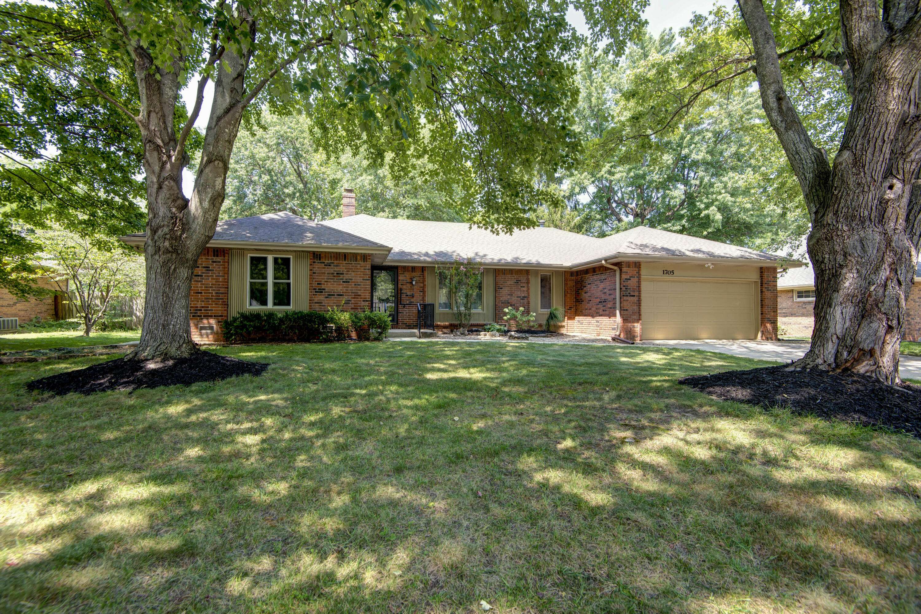 1705 E Vincent DR, Springfield, MO 65804