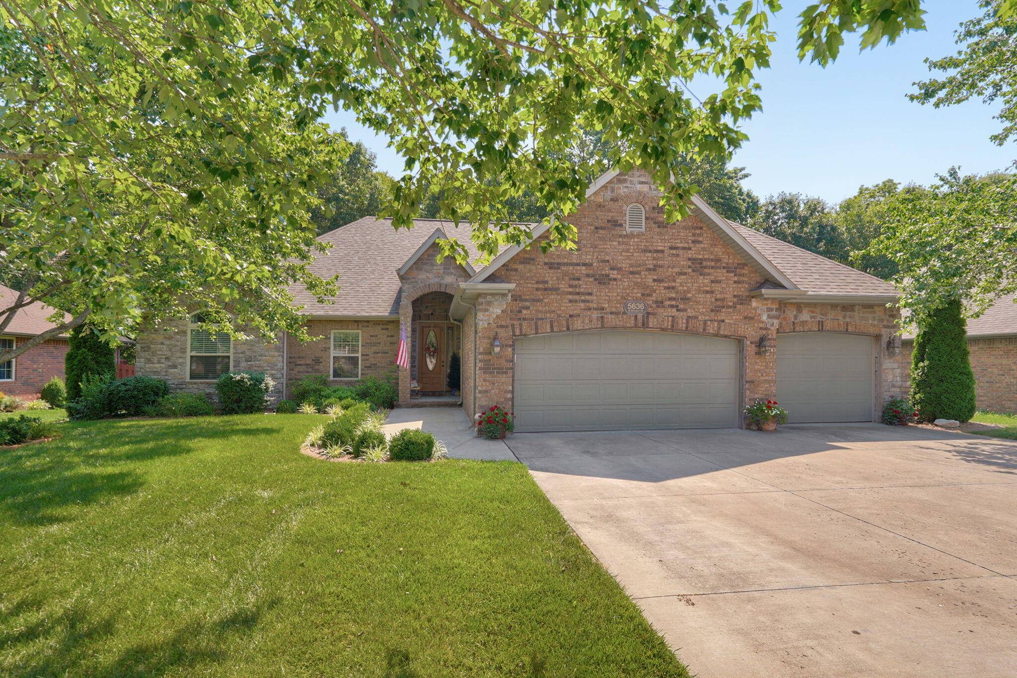 5636 S Winsor DR, Battlefield, MO 65619