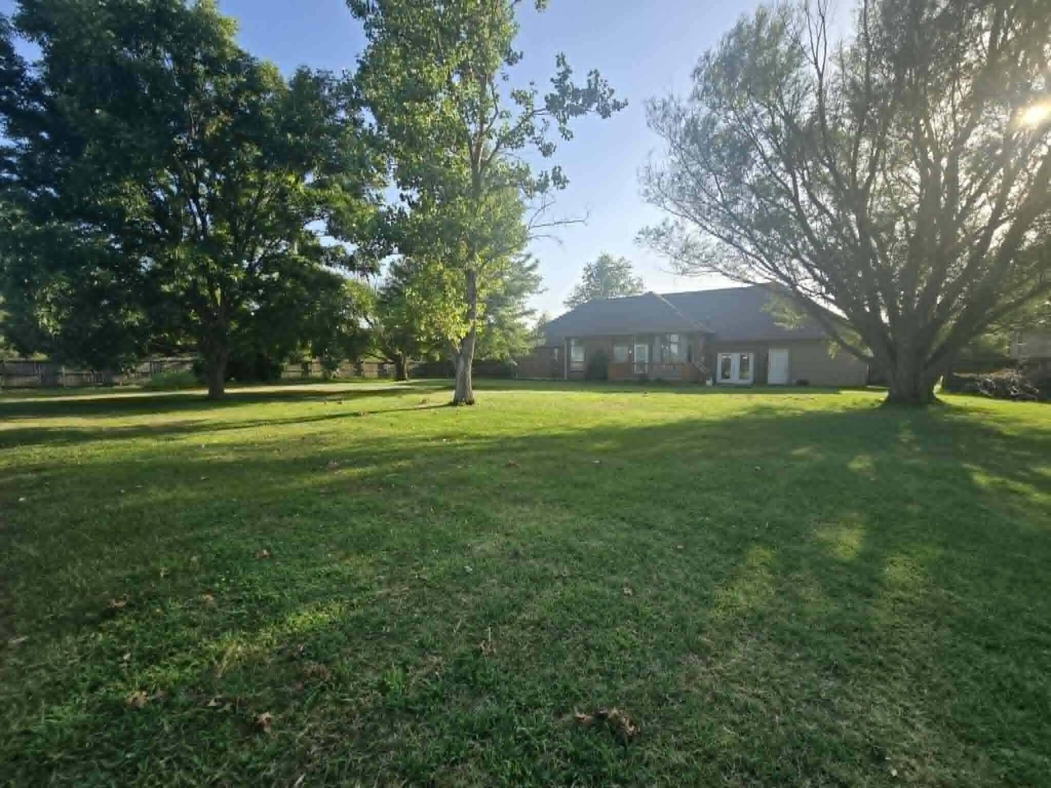 2011 E Epicurean DR, Clinton, MO 64735