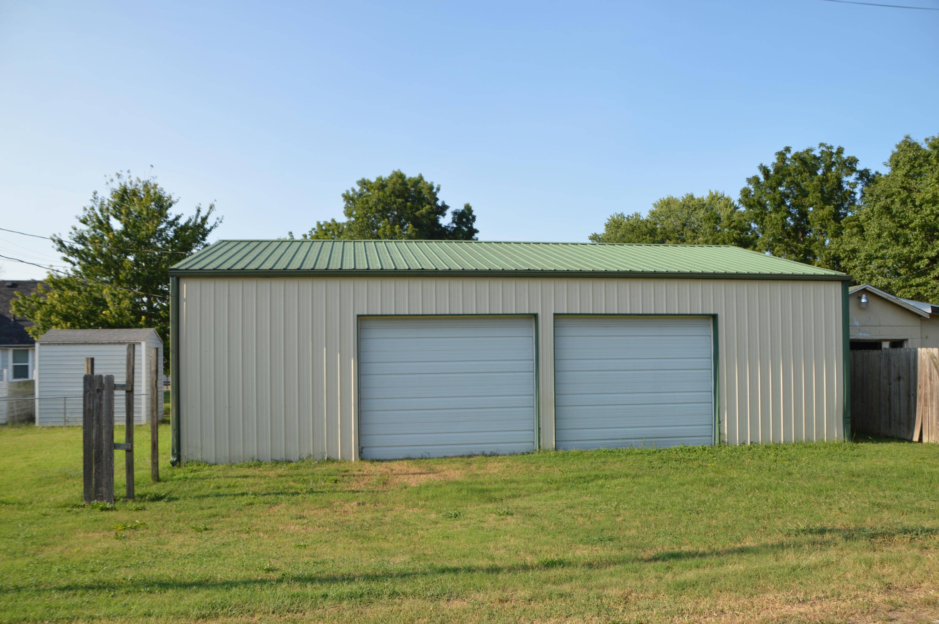 134 W College ST, Aurora, MO 65605