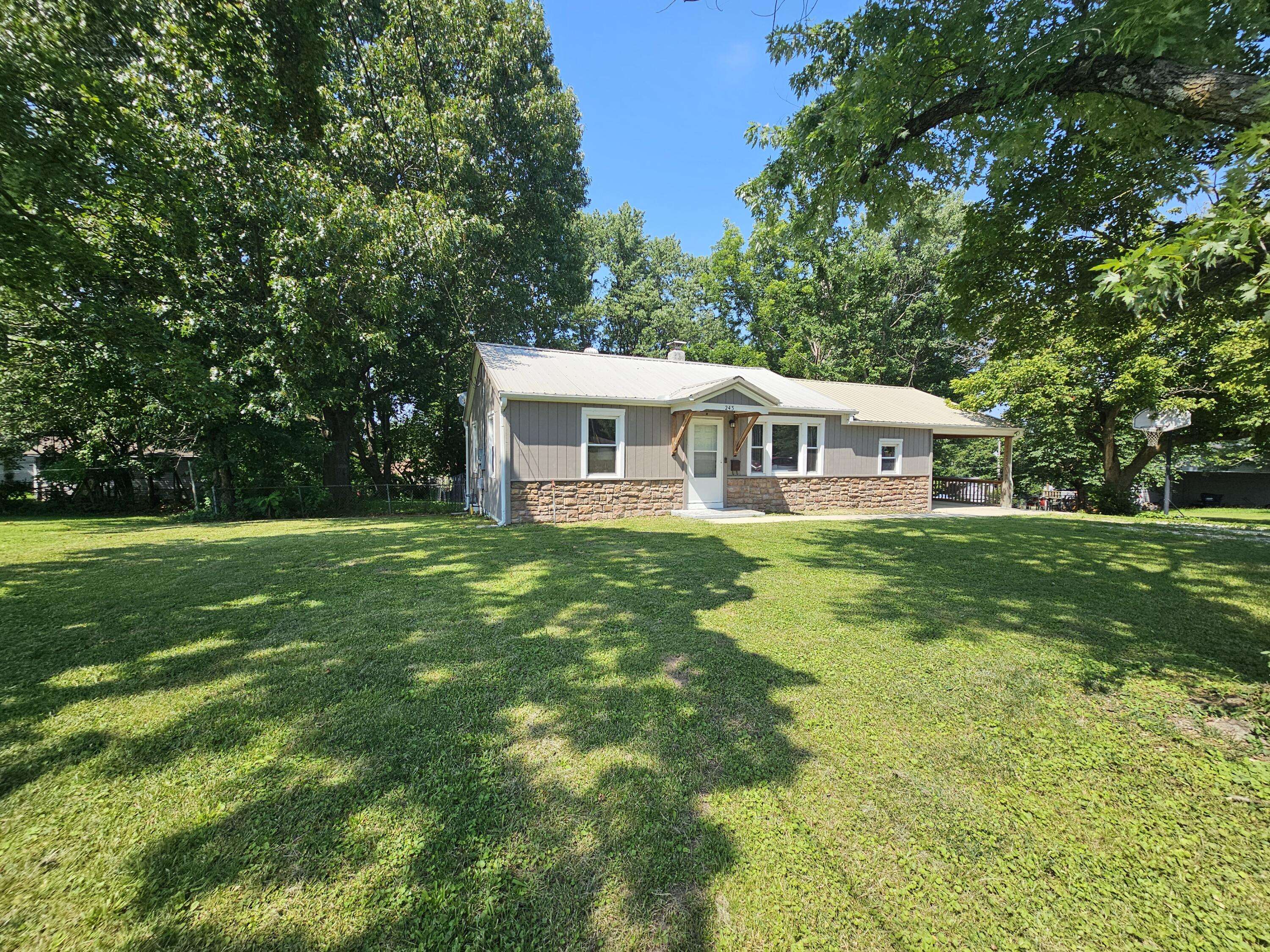 243 E Burford ST, Marshfield, MO 65706