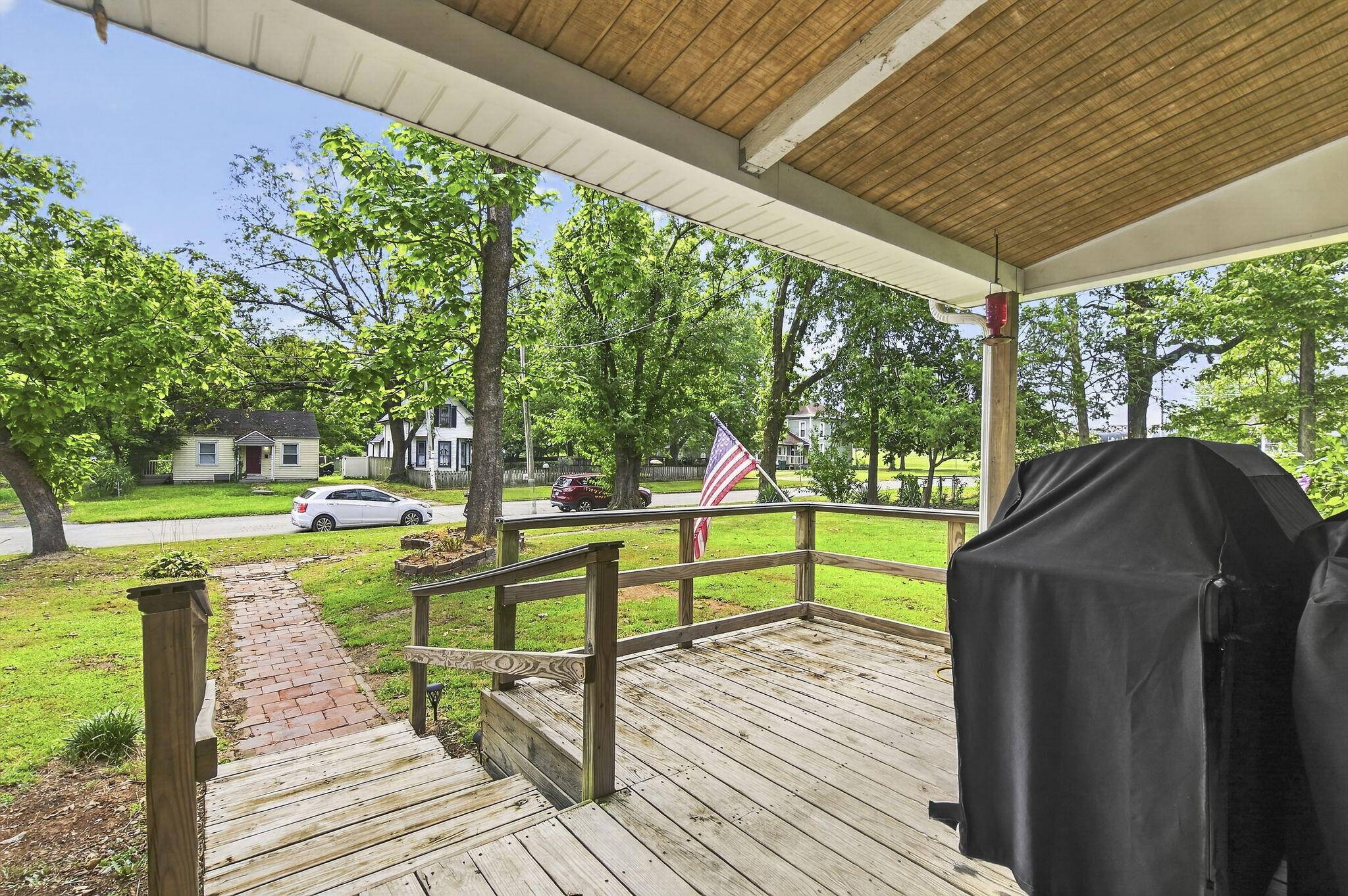 1911 N Benton AVE, Springfield, MO 65803