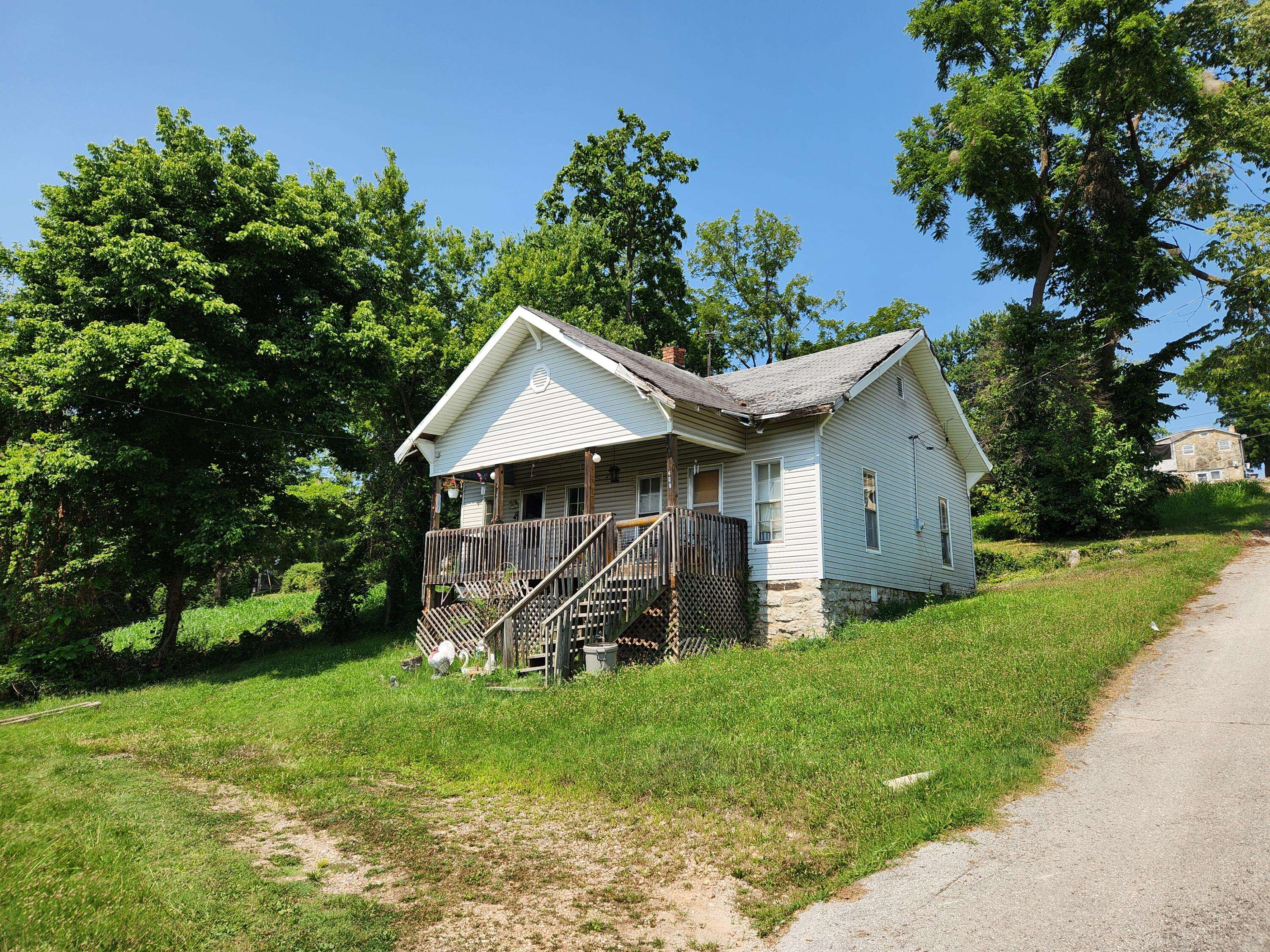 408 High ST, Cassville, MO 65625