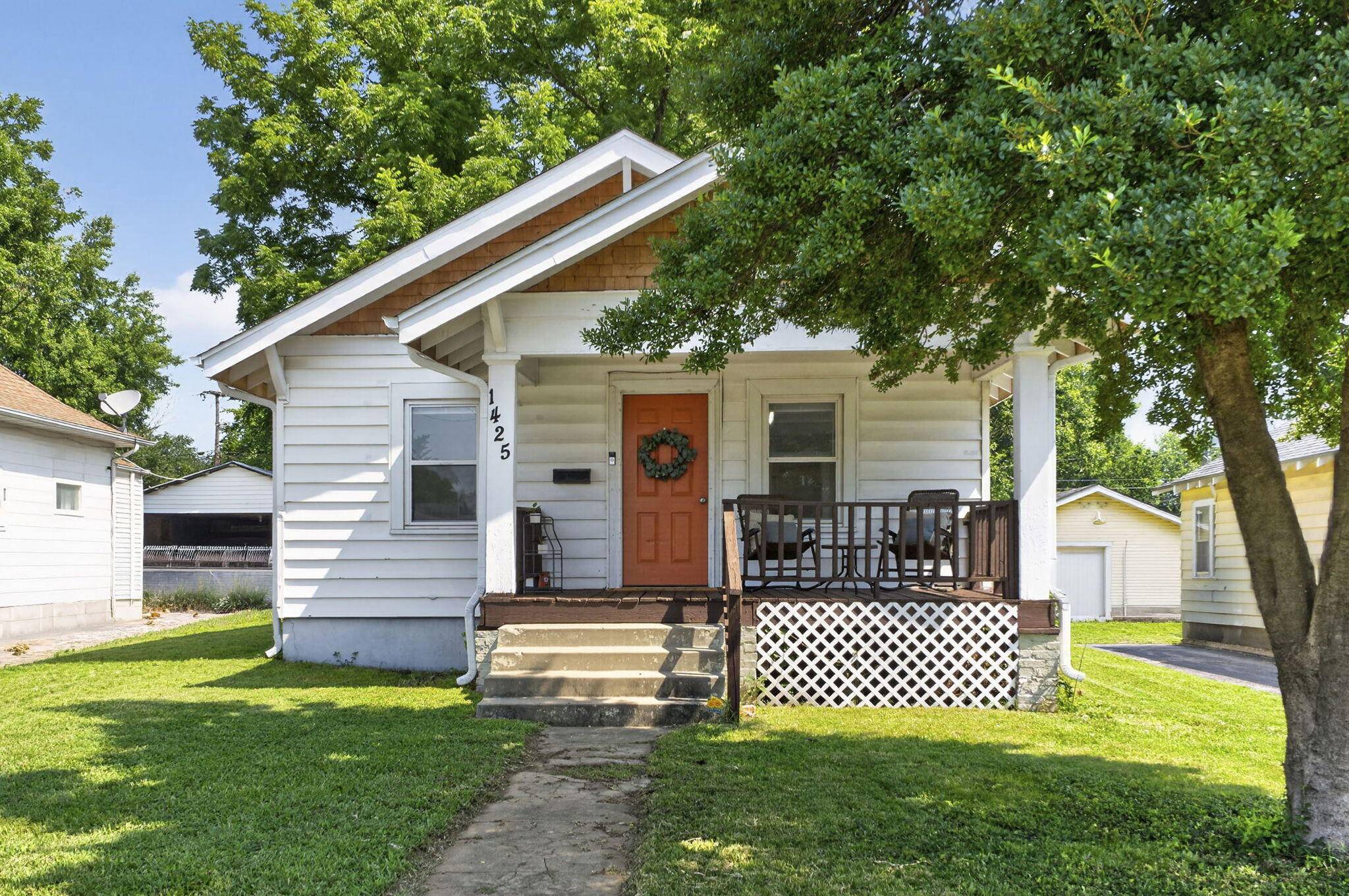 1425 W Poplar ST, Springfield, MO 65802