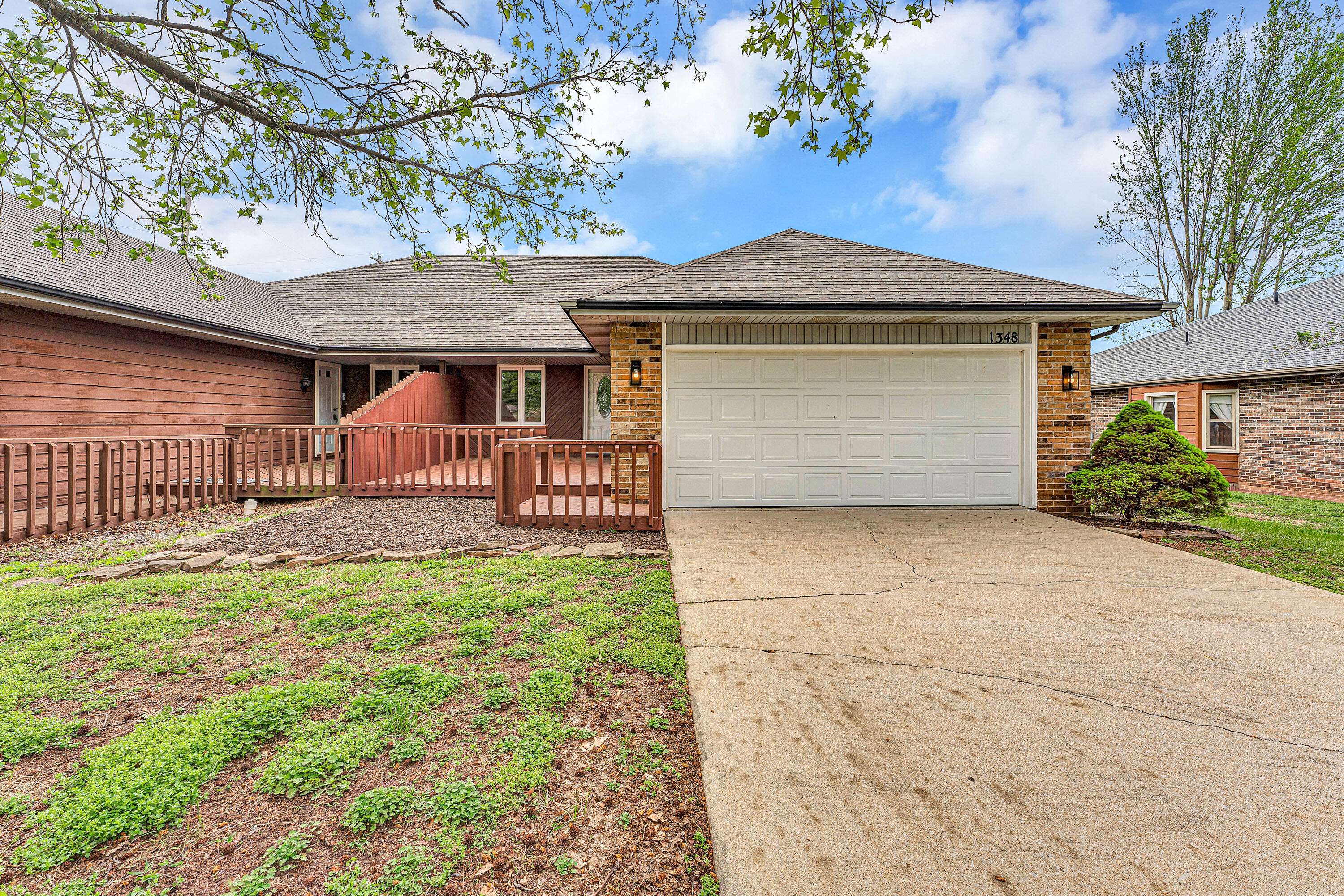 1348 E Arlington ST, Springfield, MO 65803