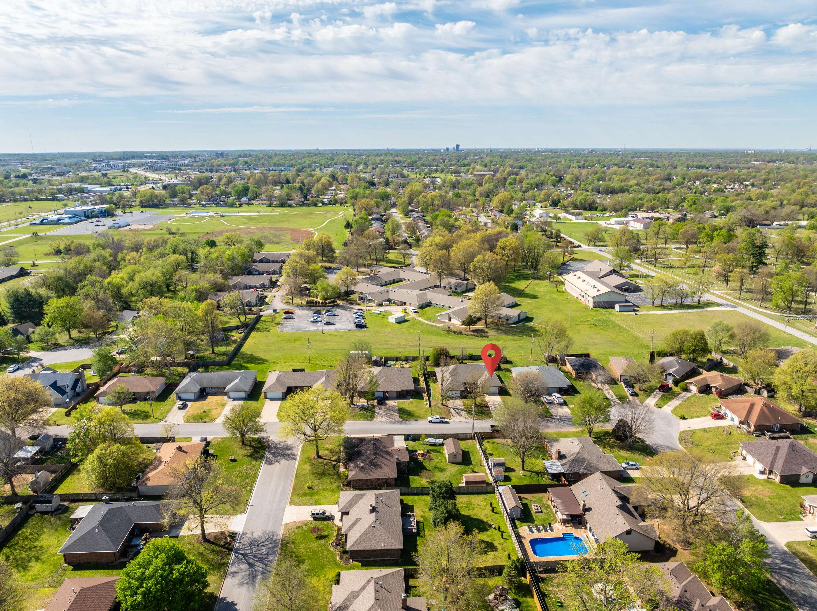 1348 E Arlington ST, Springfield, MO 65803