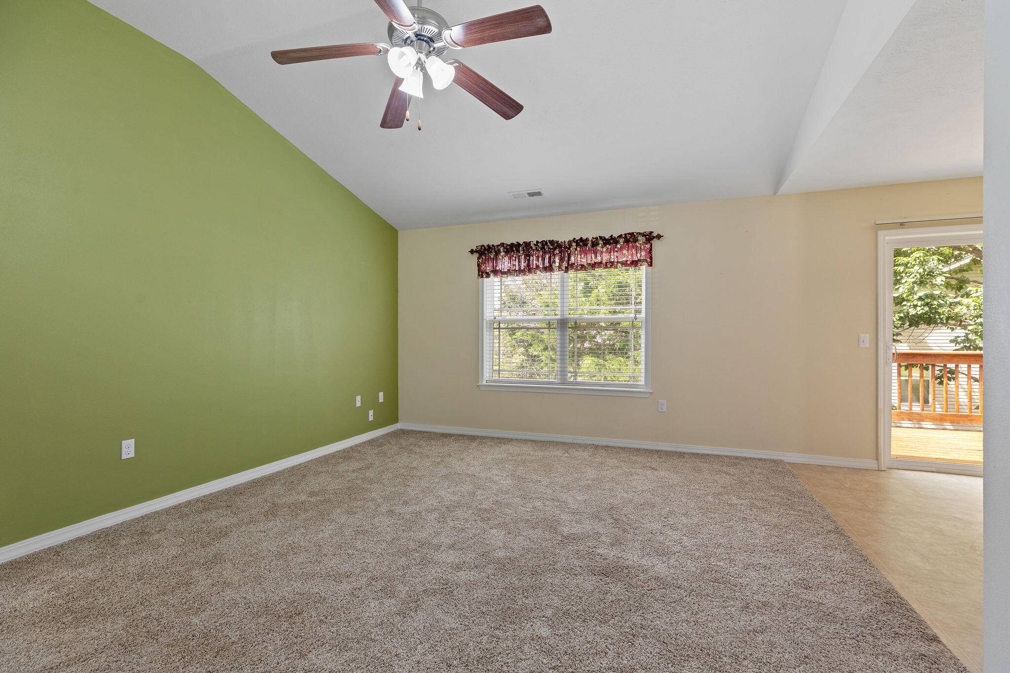121 Daless CT, Hollister, MO 65672