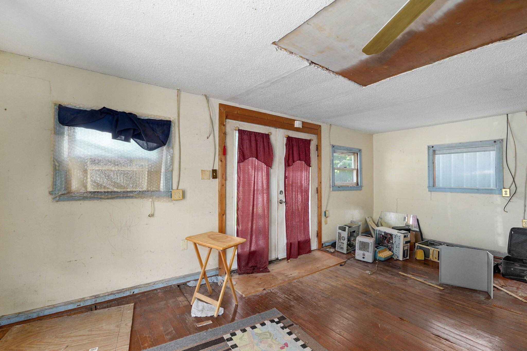 535 N Clay ST, Marshfield, MO 65706