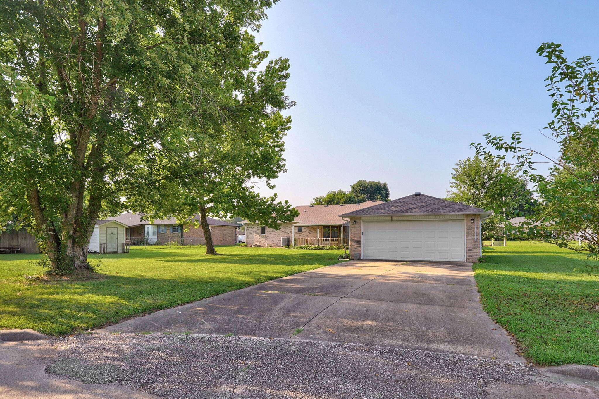 2323 W Austin ST, Bolivar, MO 65613