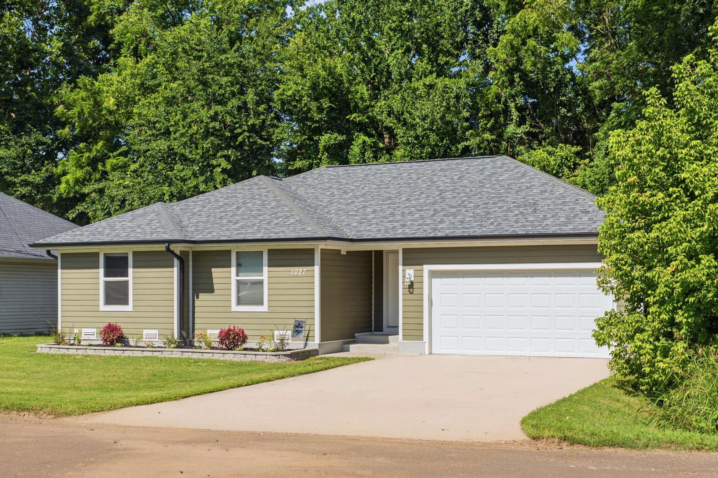 1027 S Overhill AVE, Springfield, MO 65802
