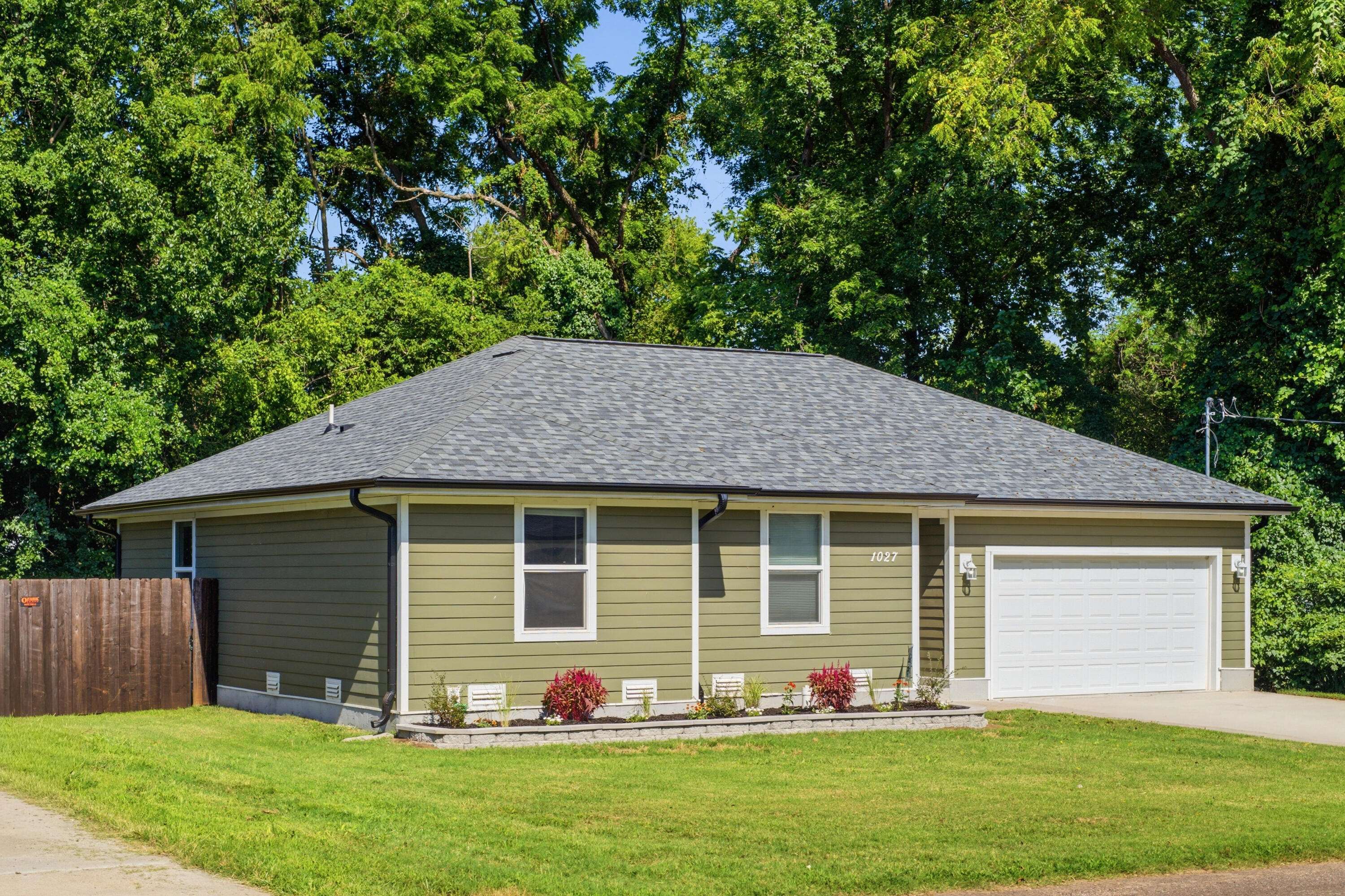 1027 S Overhill AVE, Springfield, MO 65802