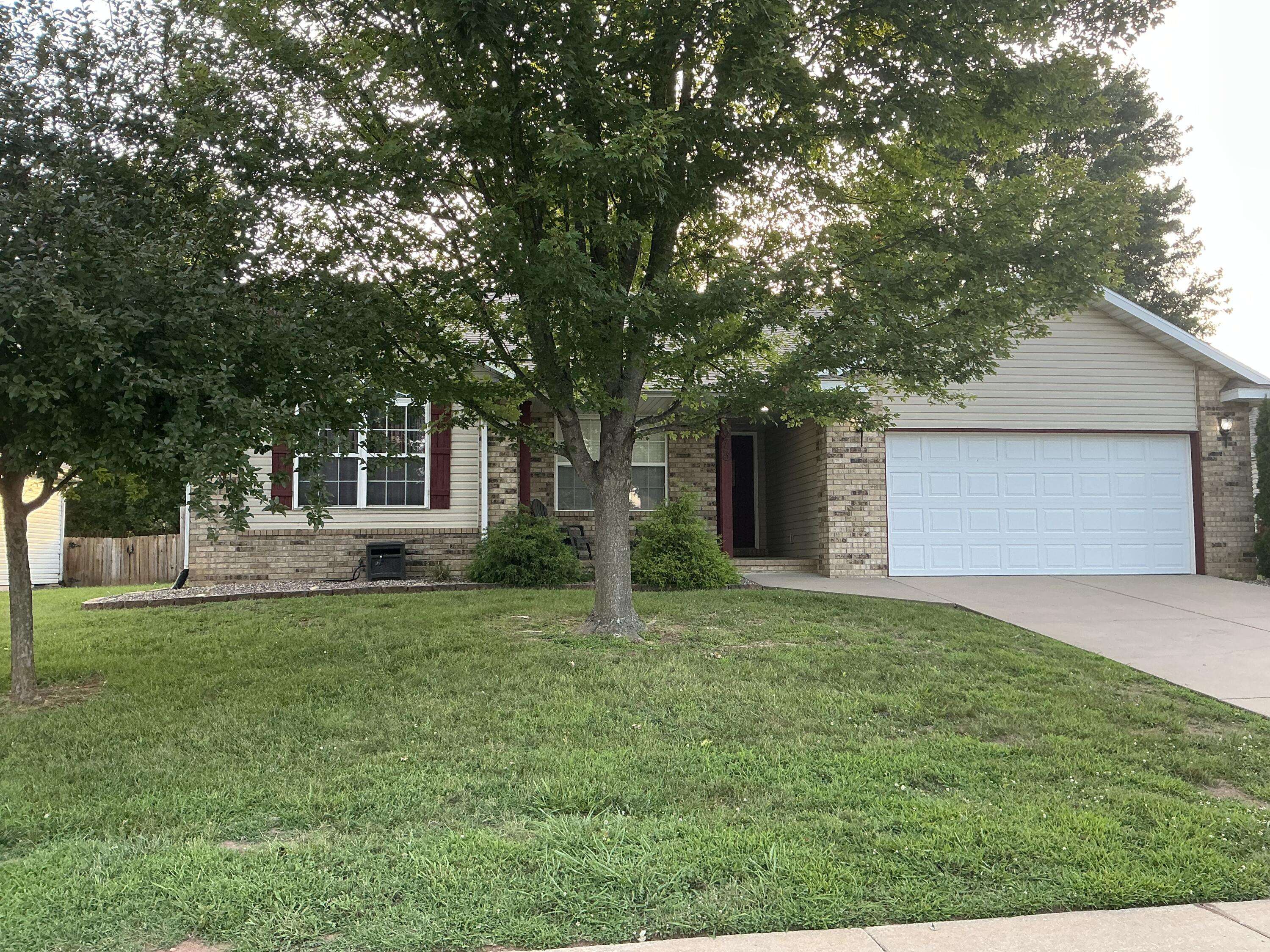 1673 S Fisk AVE, Springfield, MO 65802