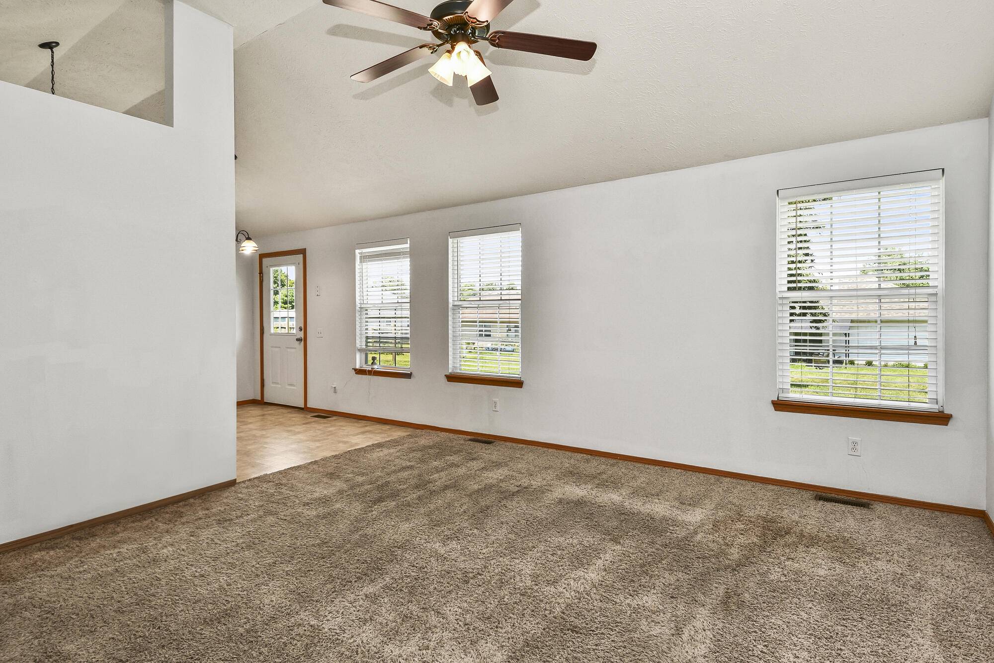 271 Maplewood DR, Highlandville, MO 65669