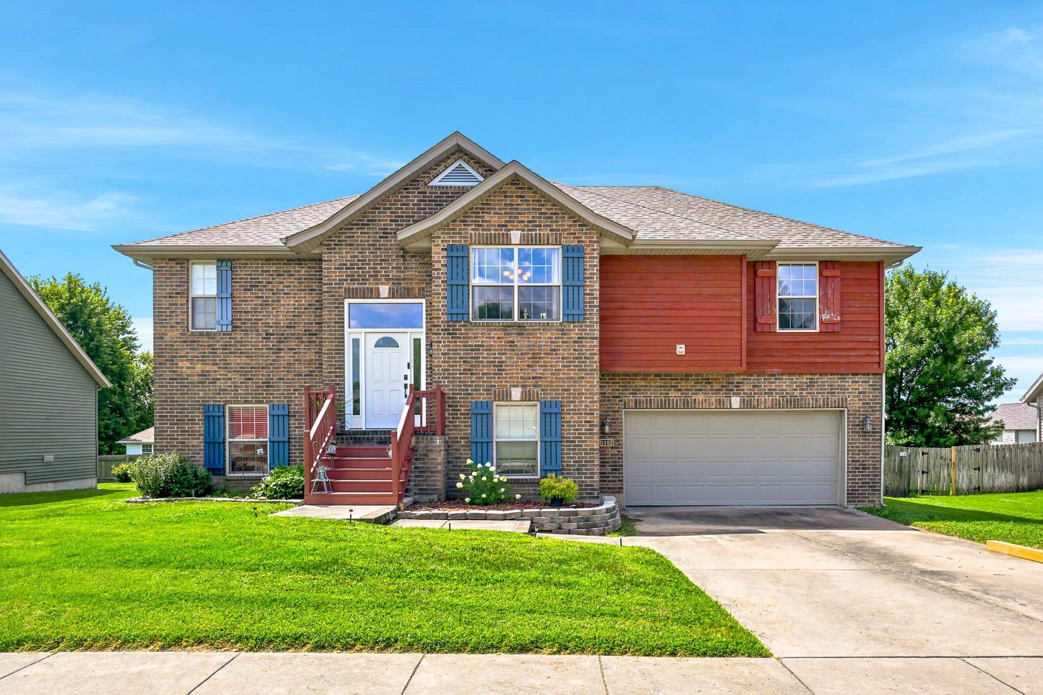 1102 E Cobblestone DR, Ozark, MO 65721