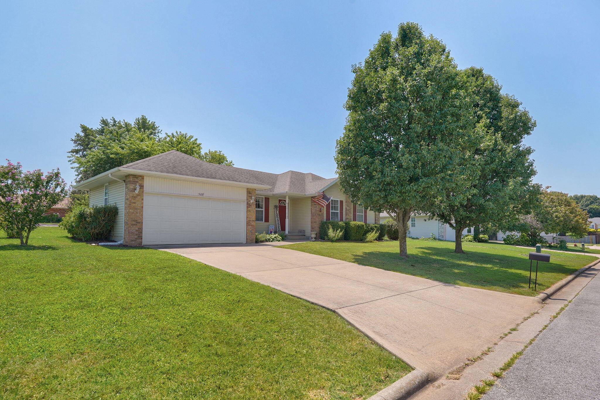 108 E Canon AVE, Clever, MO 65631
