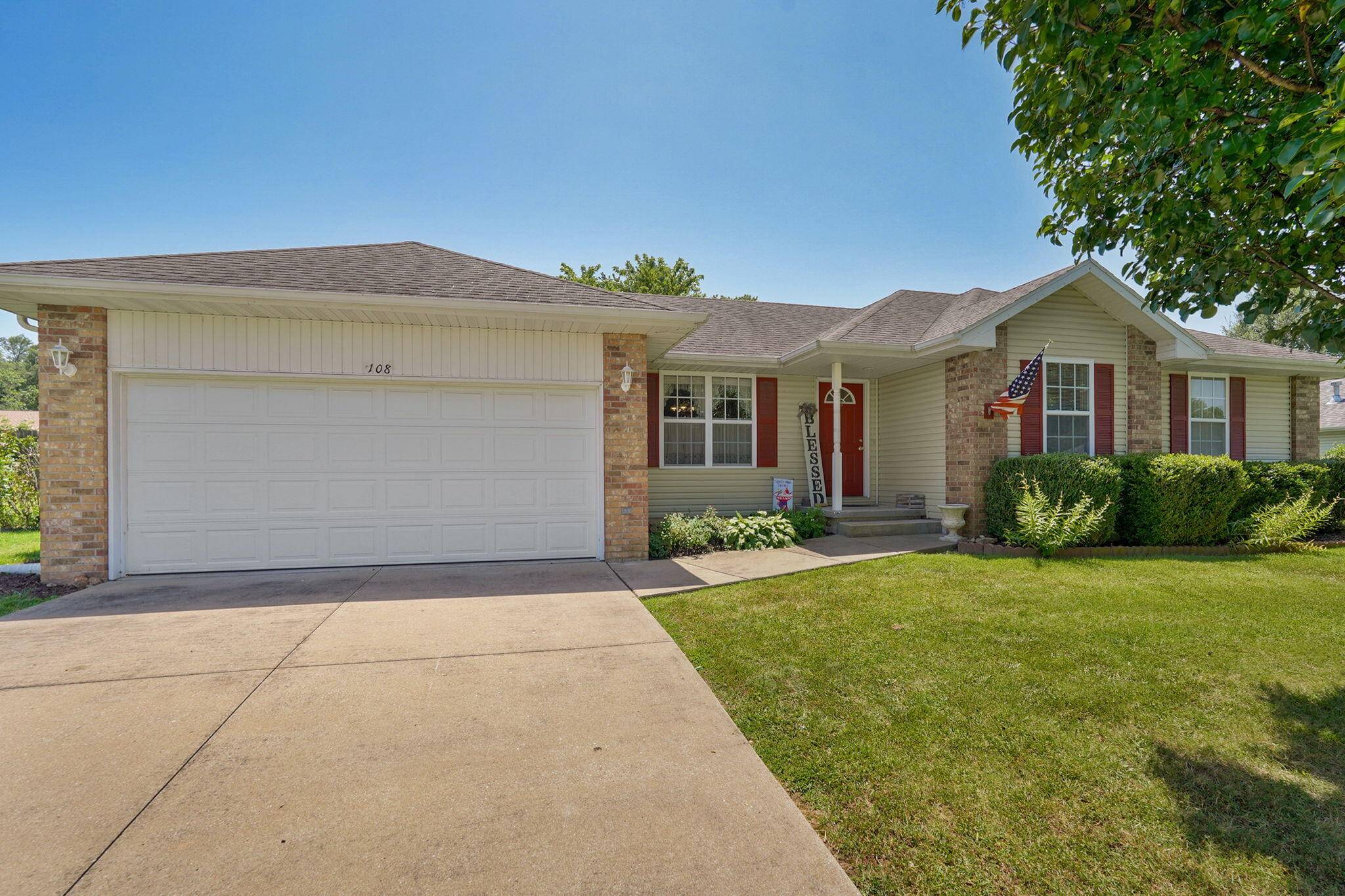 108 E Canon AVE, Clever, MO 65631