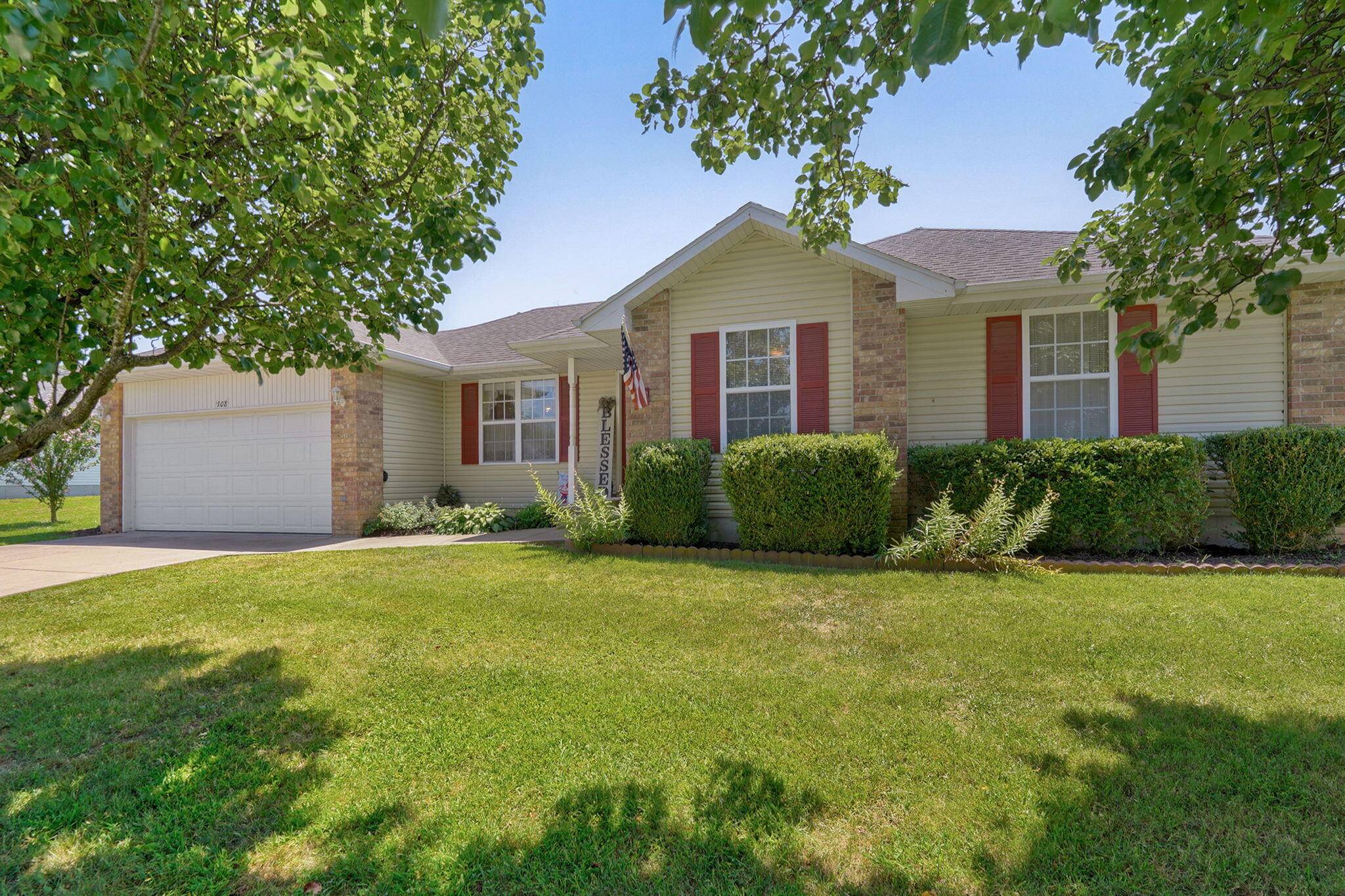 108 E Canon AVE, Clever, MO 65631