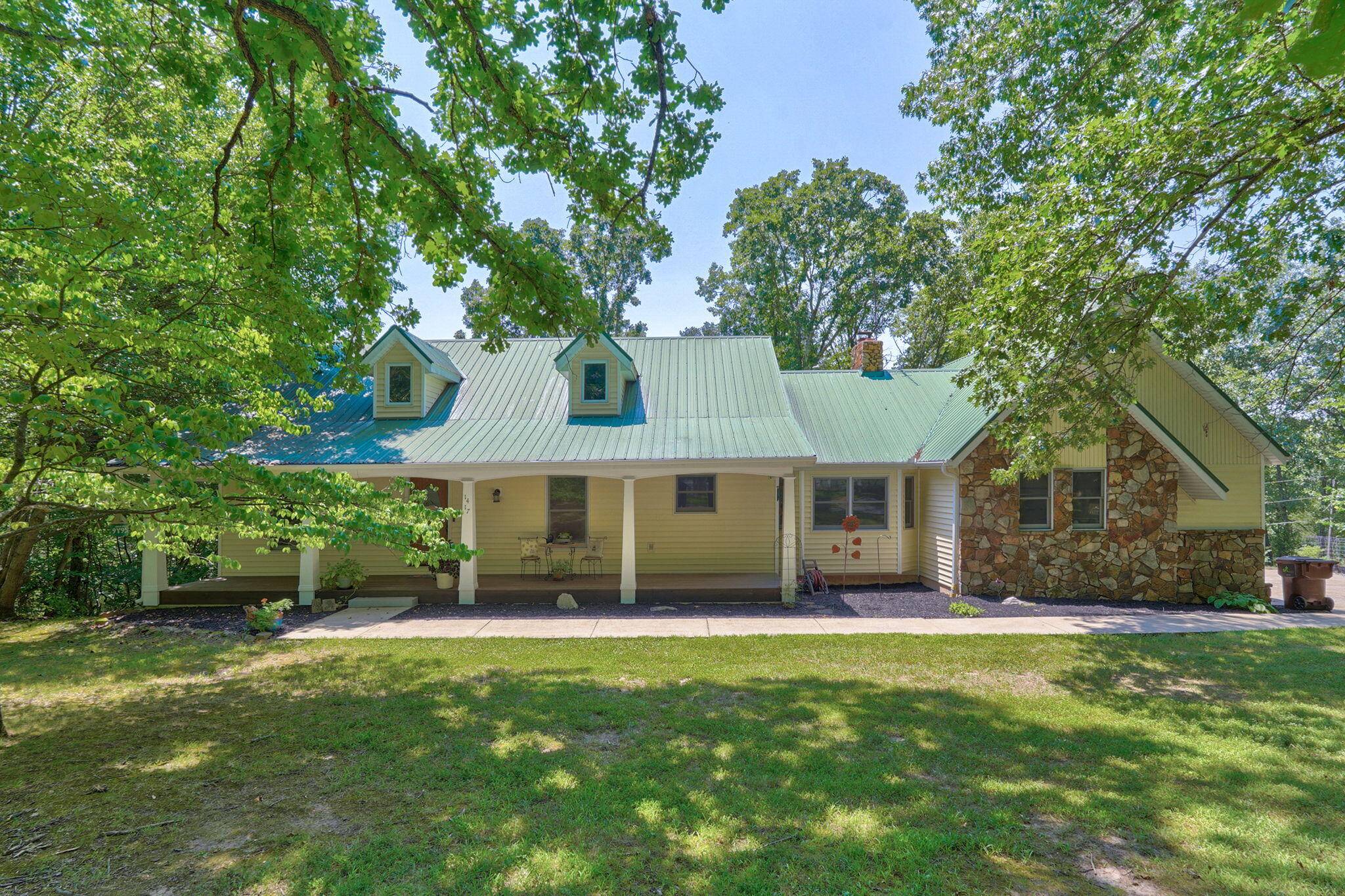 1417 S Thousand Oaks DR, Nixa, MO 65714