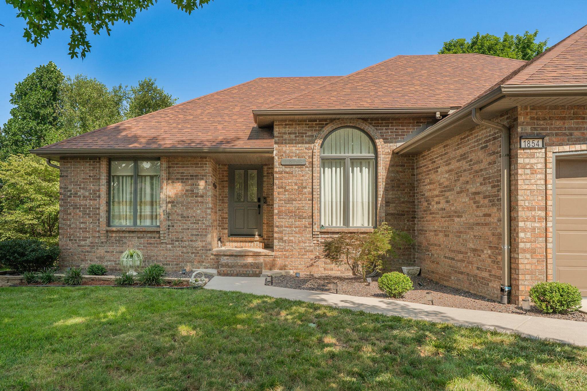 1854 S Oakmont AVE, Springfield, MO 65809