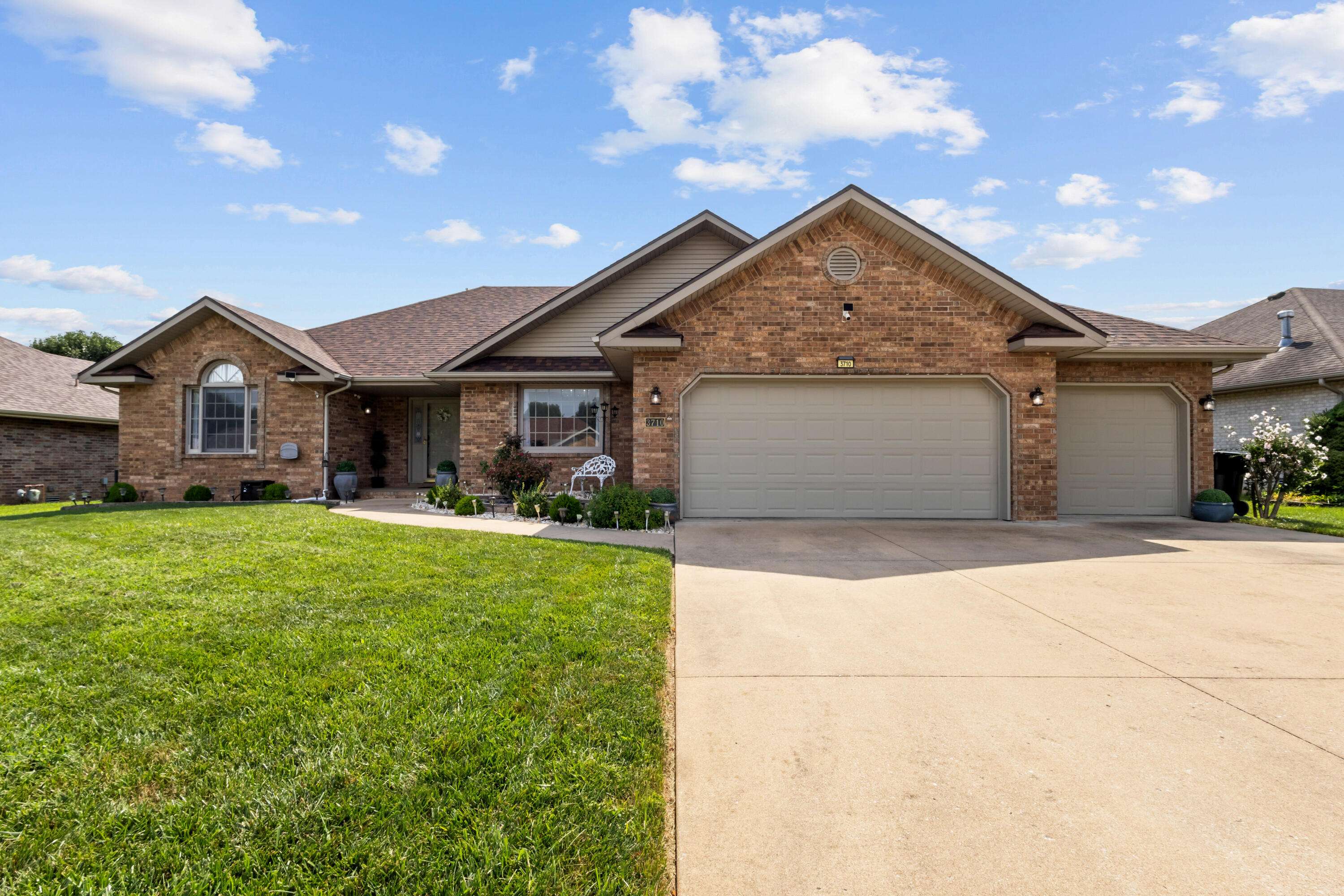 3710 S Suburban AVE, Springfield, MO 65807