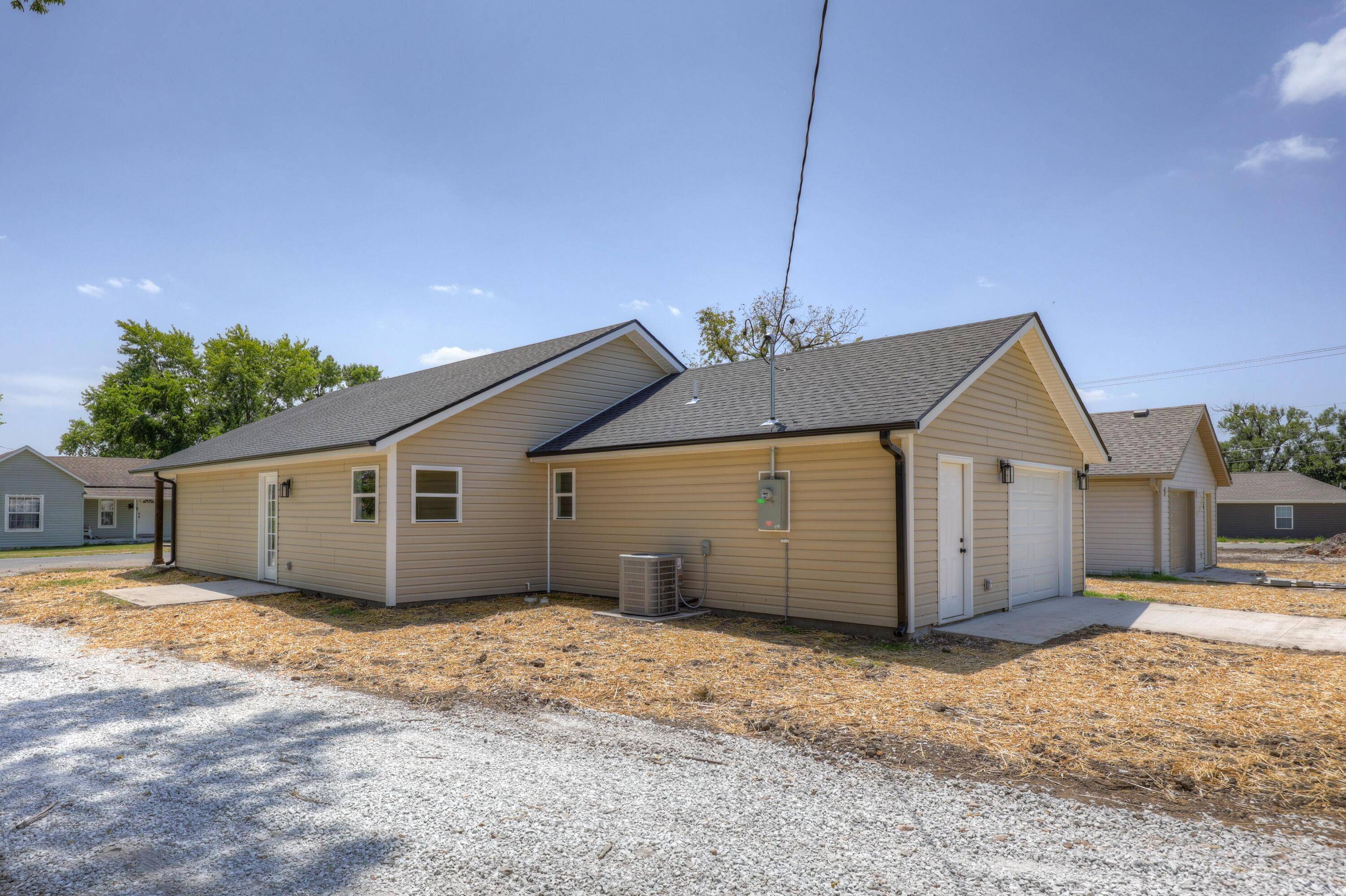 314 W Daugherty ST, Carterville, MO 64835