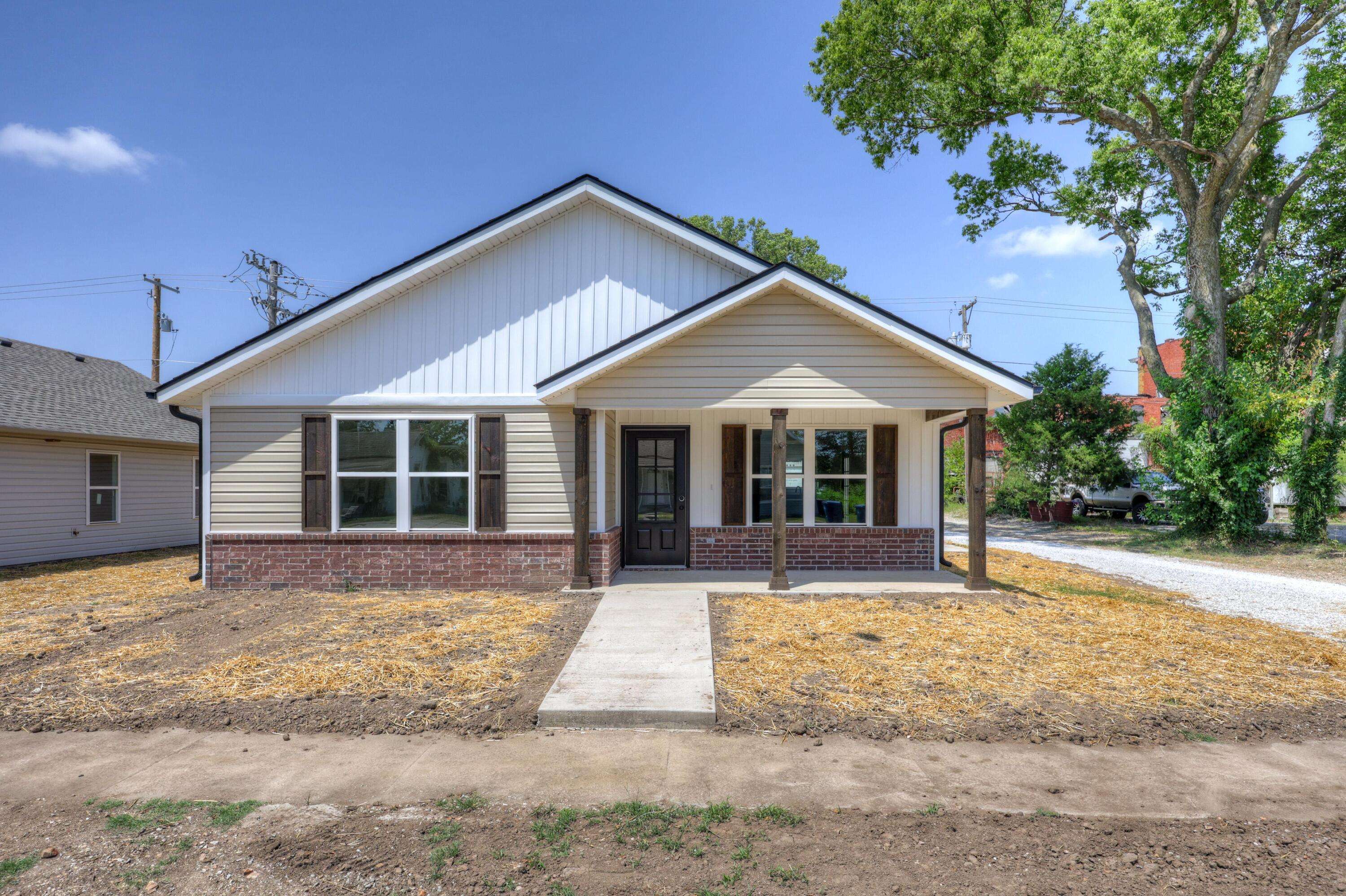 314 W Daugherty ST, Carterville, MO 64835