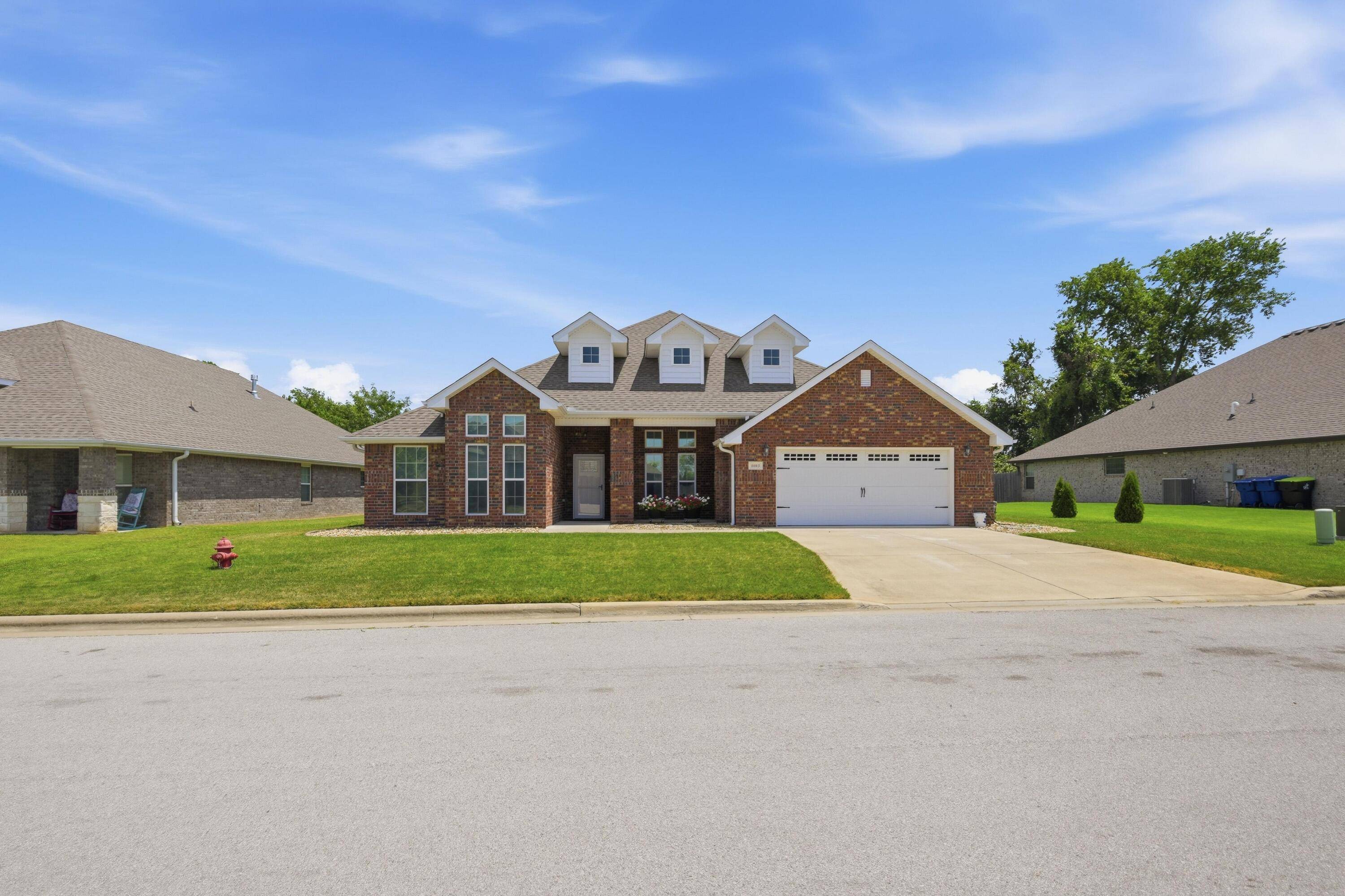1003 Mckenzie CIR, Webb City, MO 64870