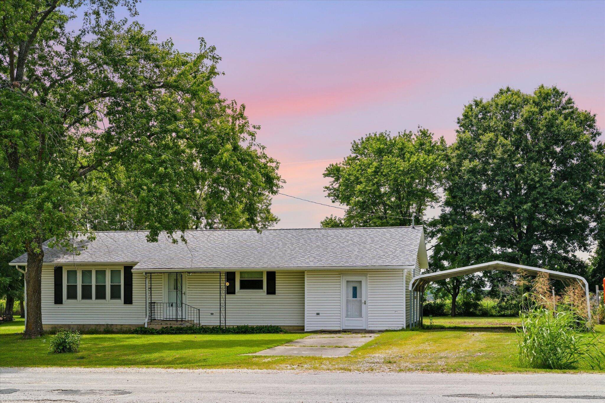 411 N Walnut ST, Fair Play, MO 65649