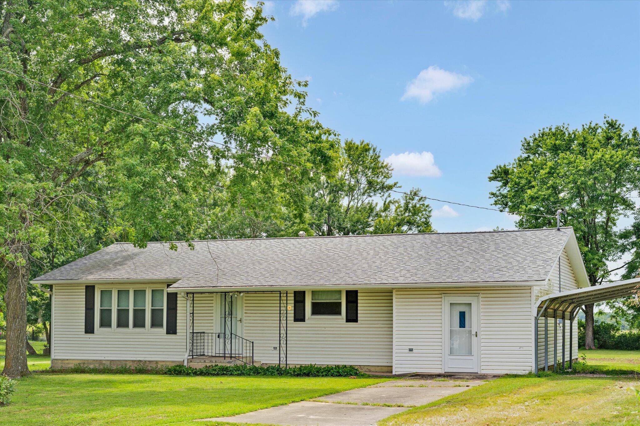 411 N Walnut ST, Fair Play, MO 65649