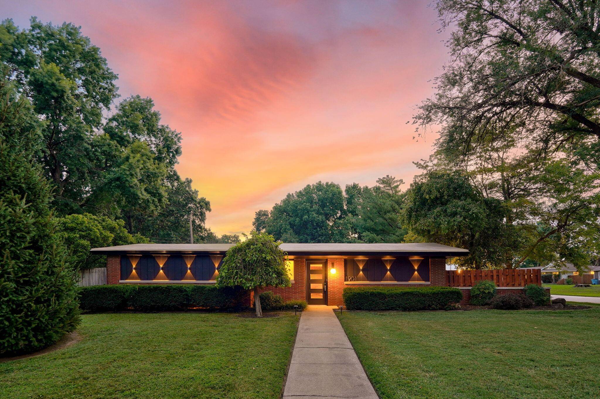 1901 S Cedarbrook AVE, Springfield, MO 65804
