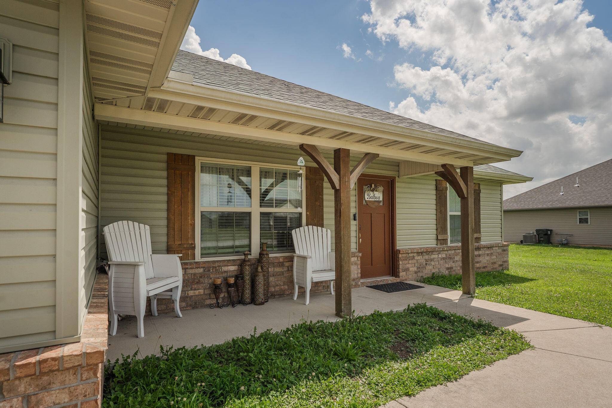 1048 W Thoroughfare ST, Seymour, MO 65746