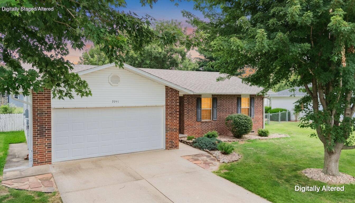 2241 W Erskine ST, Bolivar, MO 65613