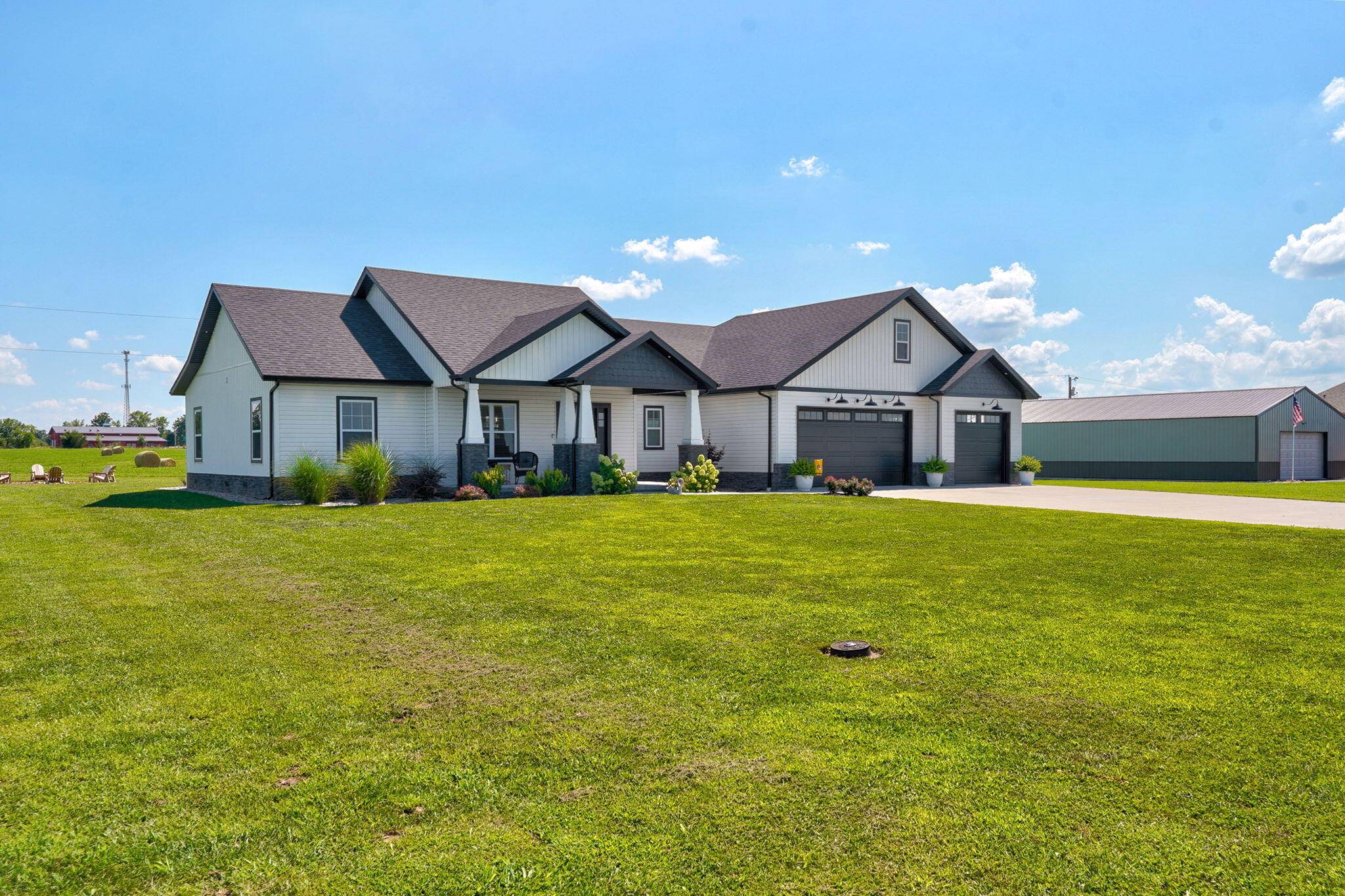 1032 Division ST, Sparta, MO 65753