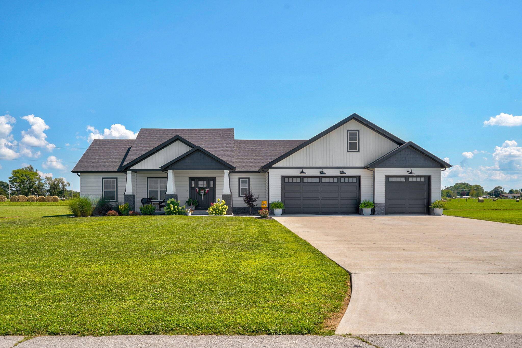 1032 Division ST, Sparta, MO 65753