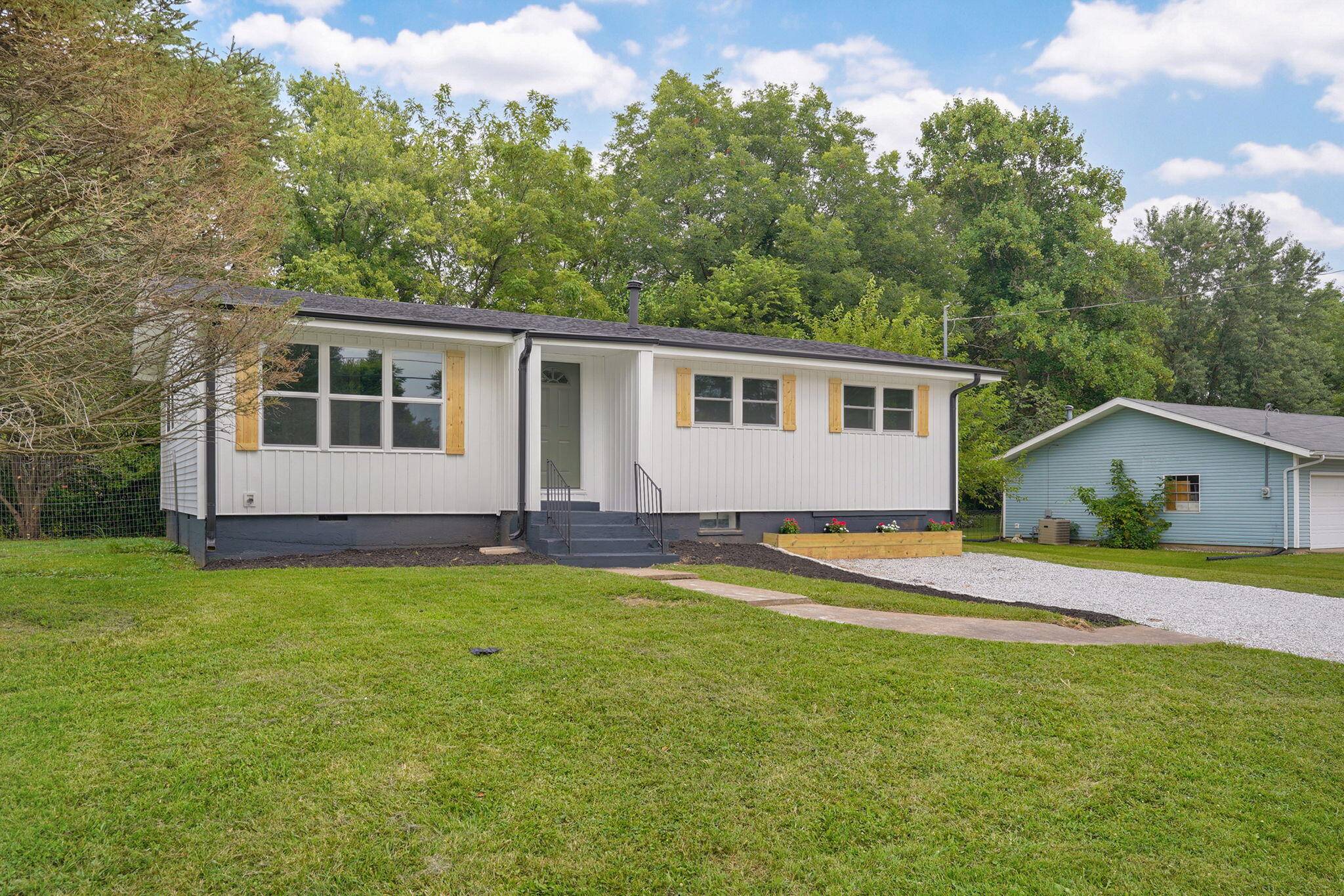 524 N College AVE, Republic, MO 65738