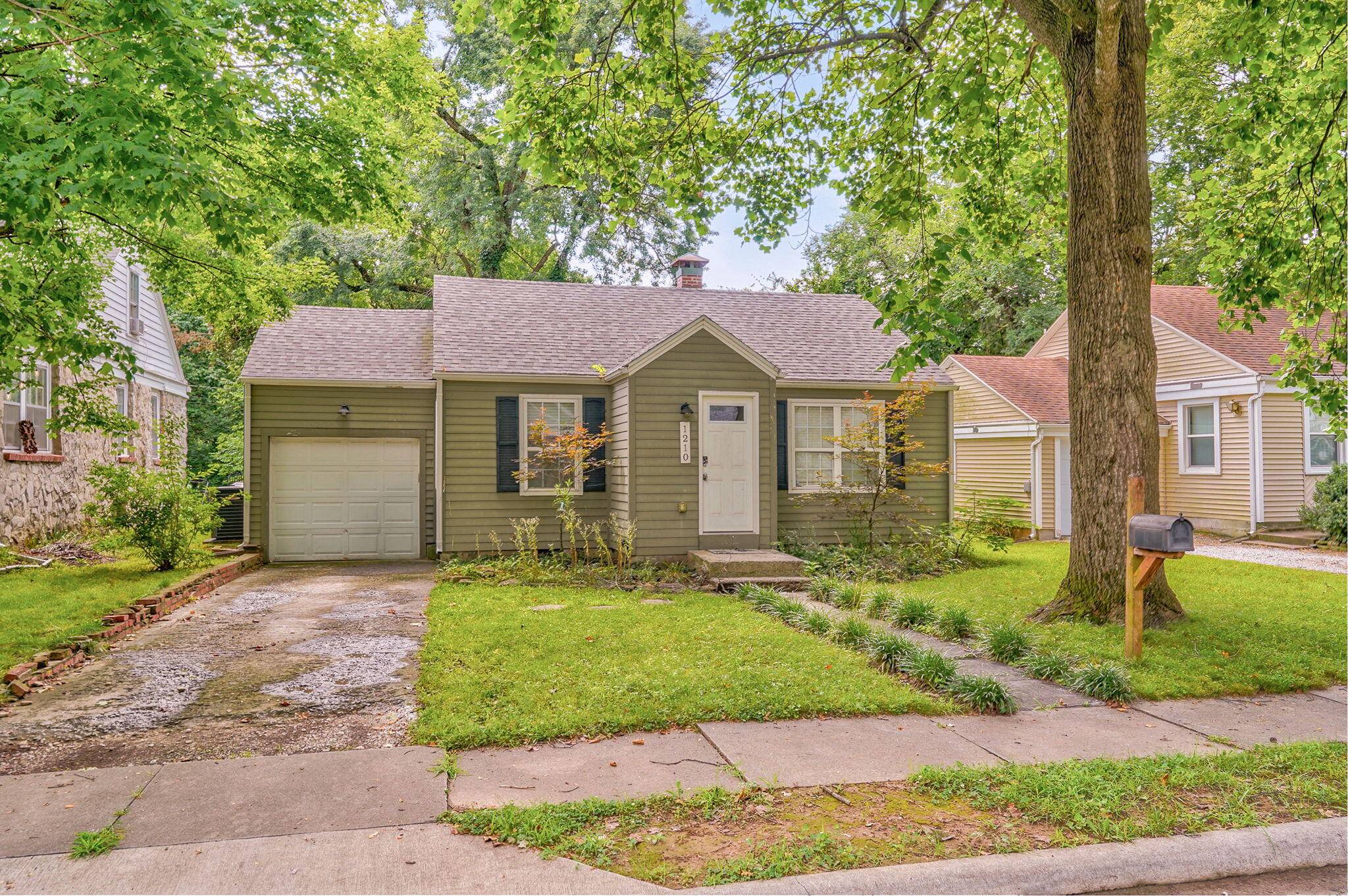 1210 S Pennsylvania AVE, Springfield, MO 65807