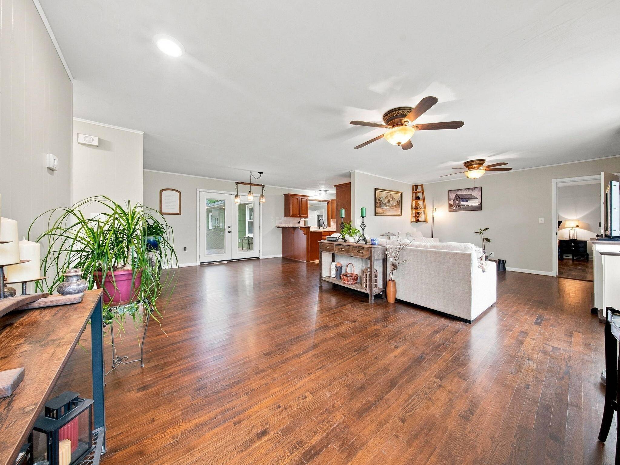105 E Meadowbrook AVE, Clever, MO 65631