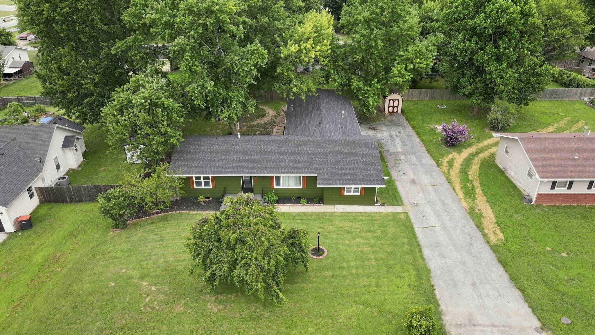 105 E Meadowbrook AVE, Clever, MO 65631
