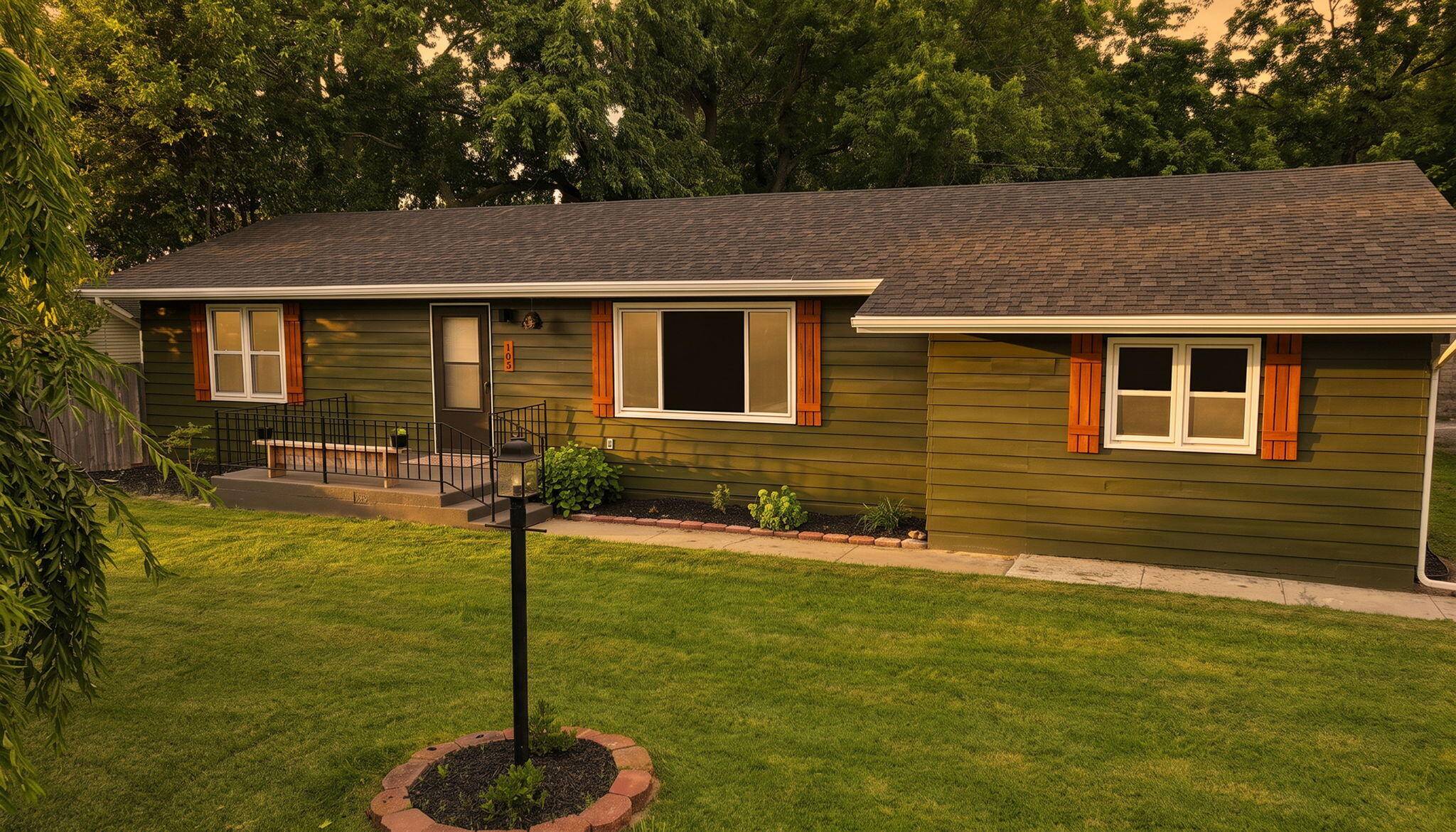 105 E Meadowbrook AVE, Clever, MO 65631