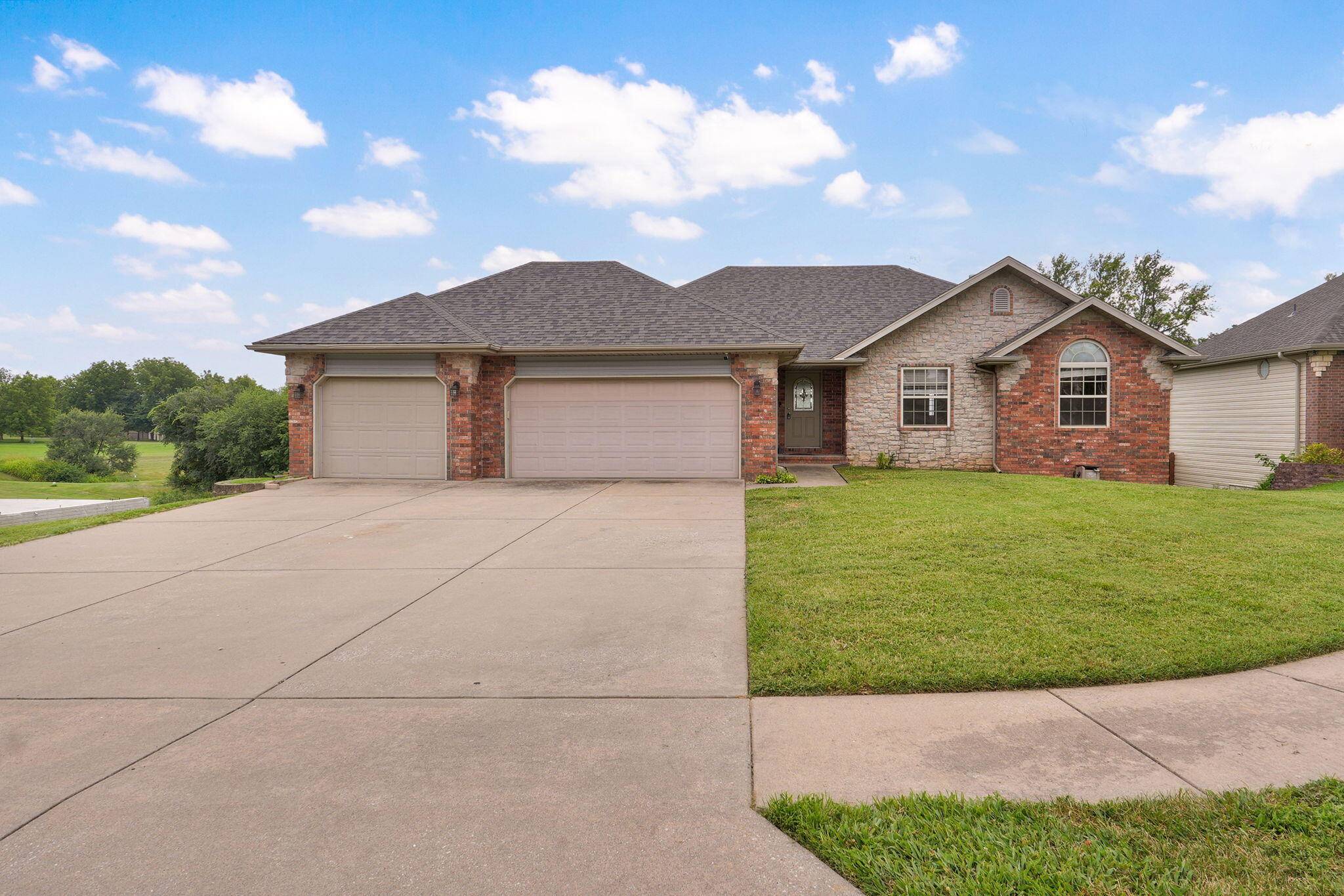 3582 N Thistlewood CT, Springfield, MO 65803
