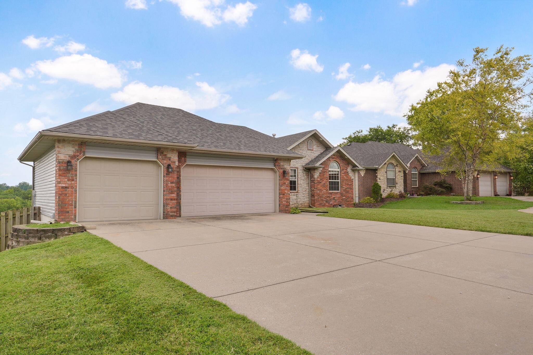 3582 N Thistlewood CT, Springfield, MO 65803