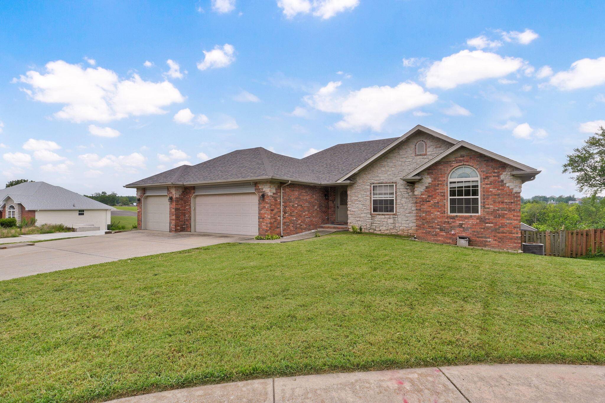 3582 N Thistlewood CT, Springfield, MO 65803