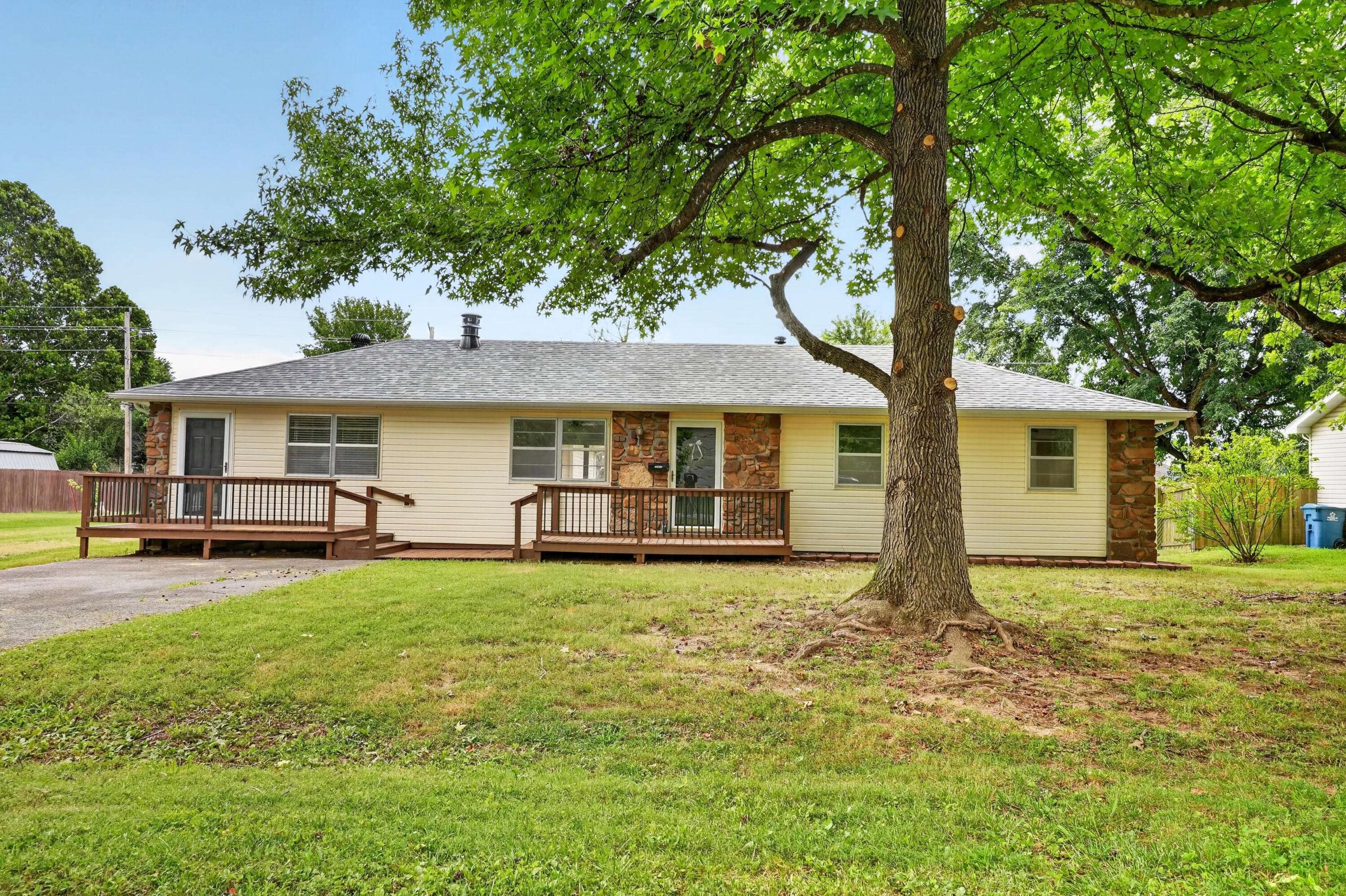 5328 S Allen AVE, Battlefield, MO 65619