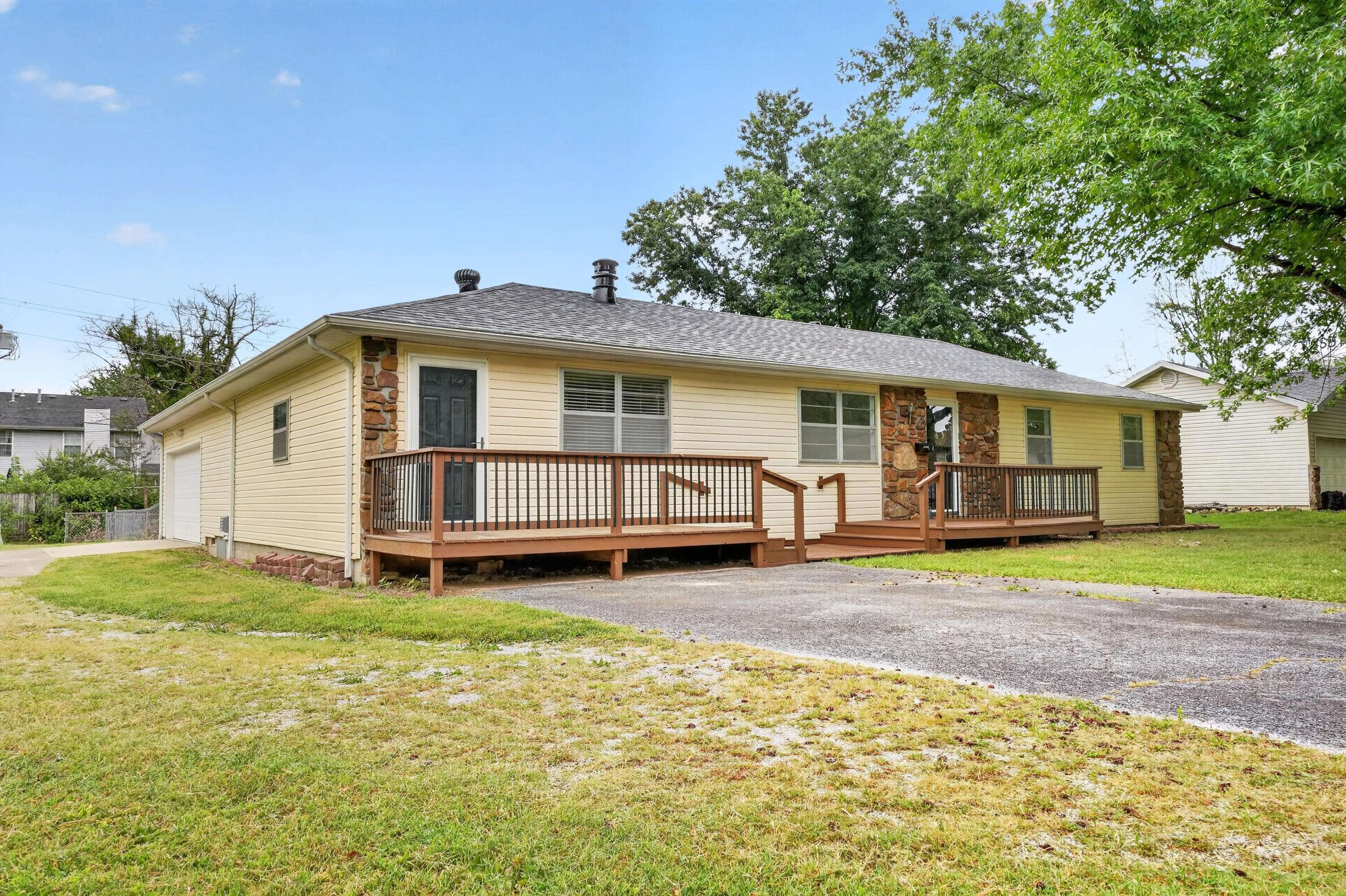 5328 S Allen AVE, Battlefield, MO 65619